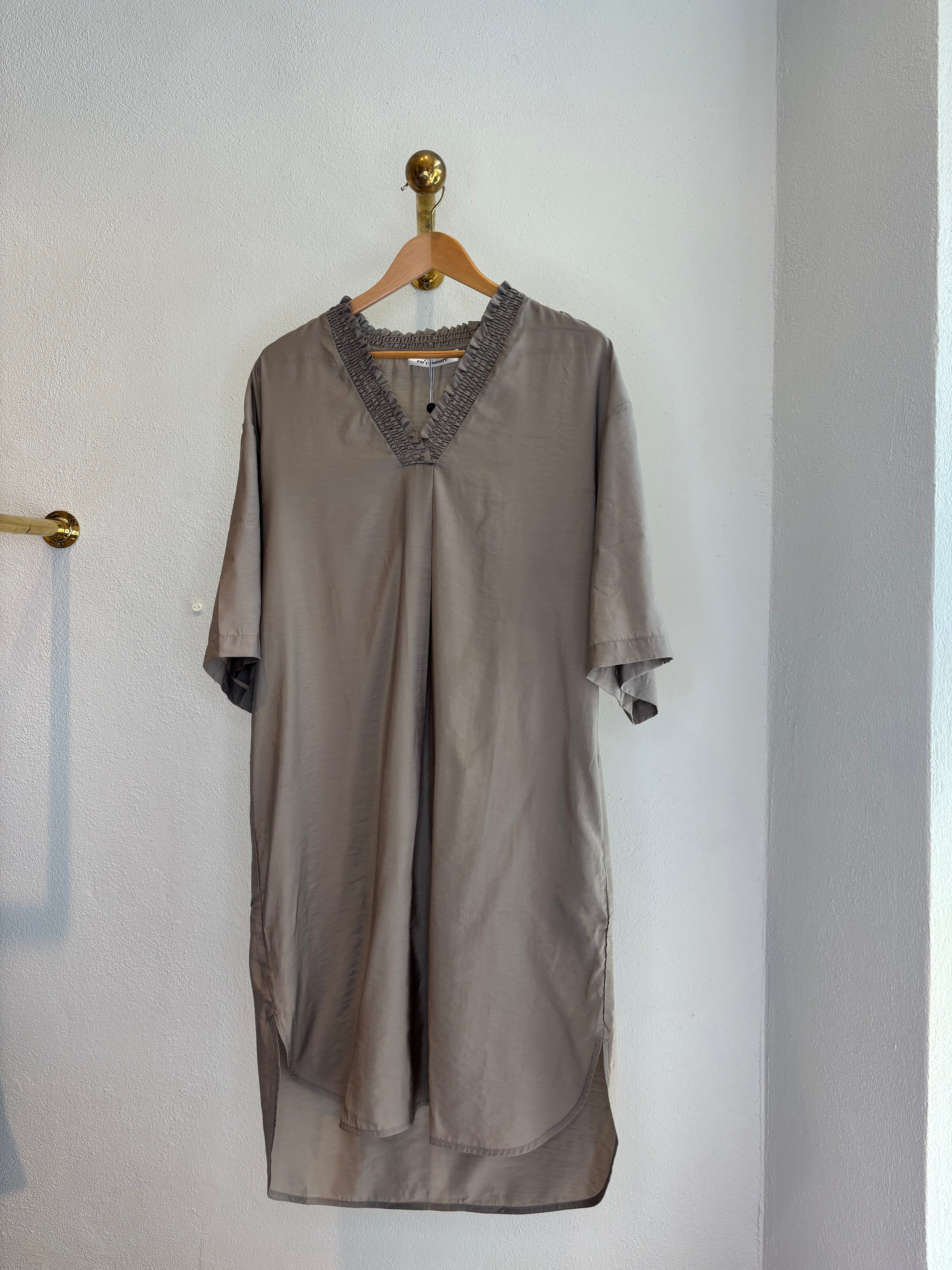 Callumcc Pleat Tunic V-Dress Taupe