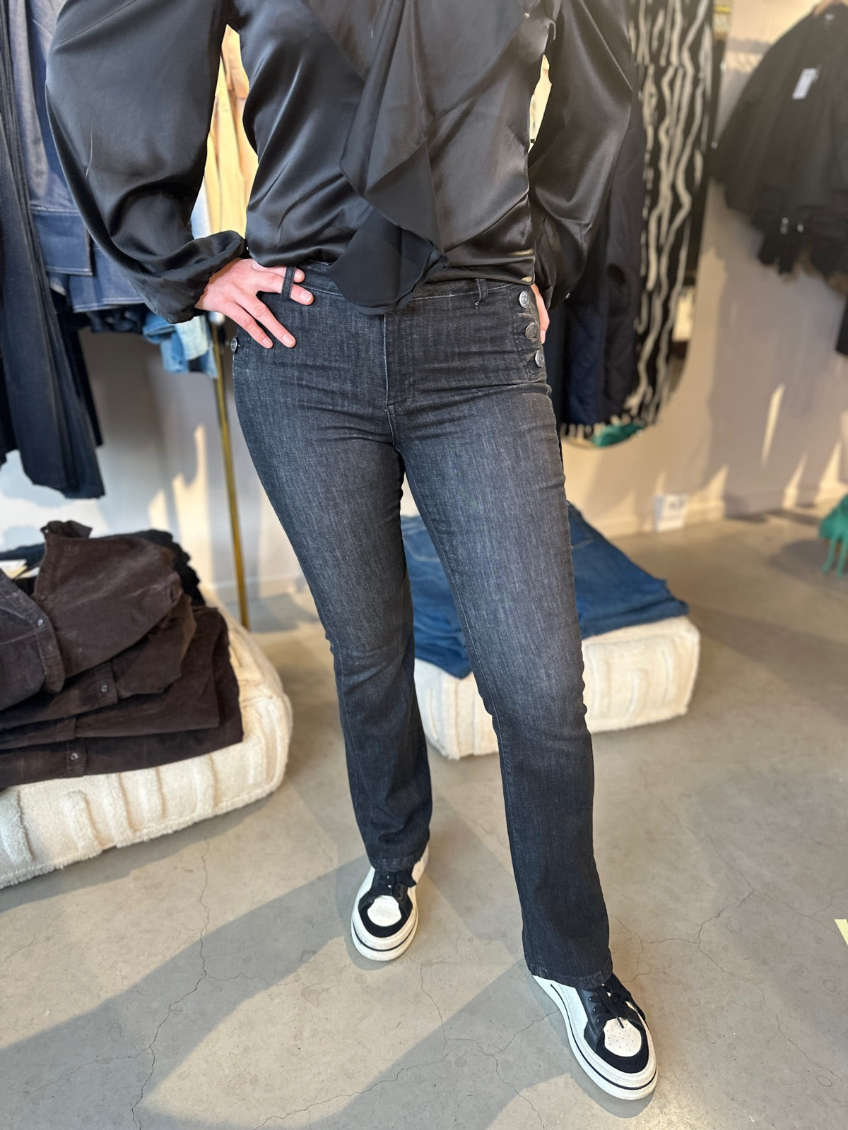 Como Flare Button Jeans Washed Black