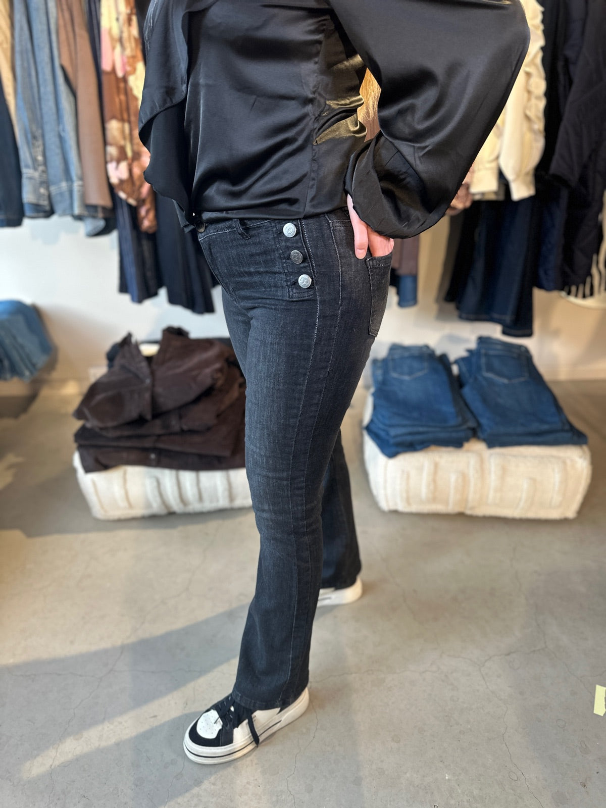 Como Flare Button Jeans Washed Black