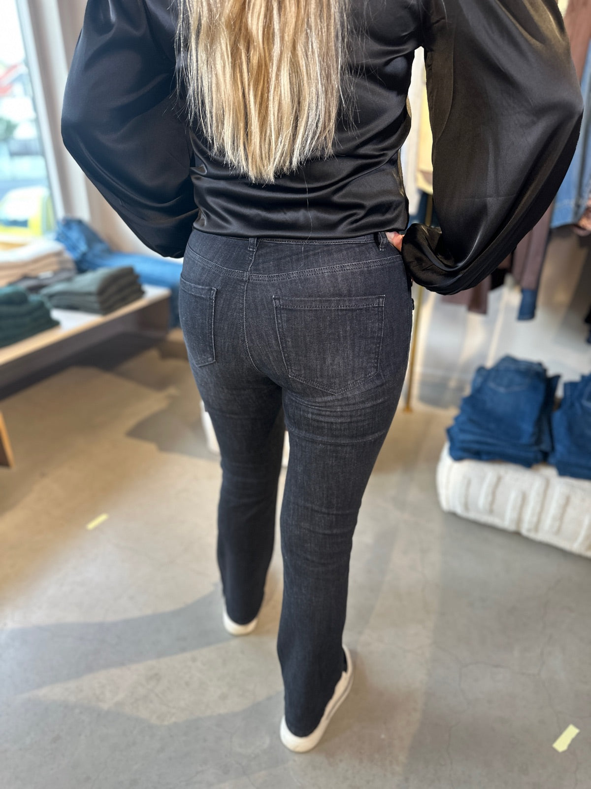 Como Flare Button Jeans Washed Black