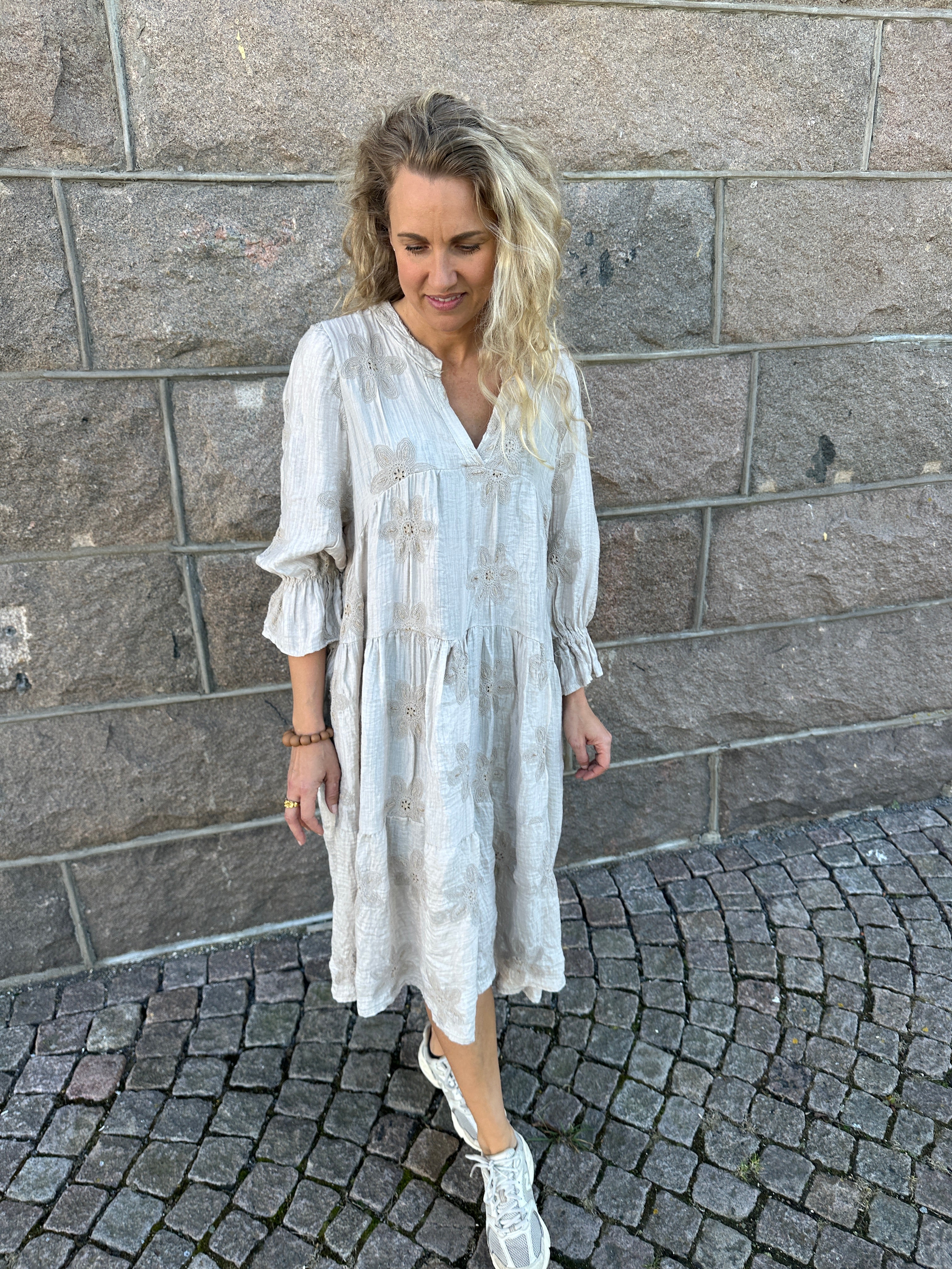 Dress W Embrodery Beige