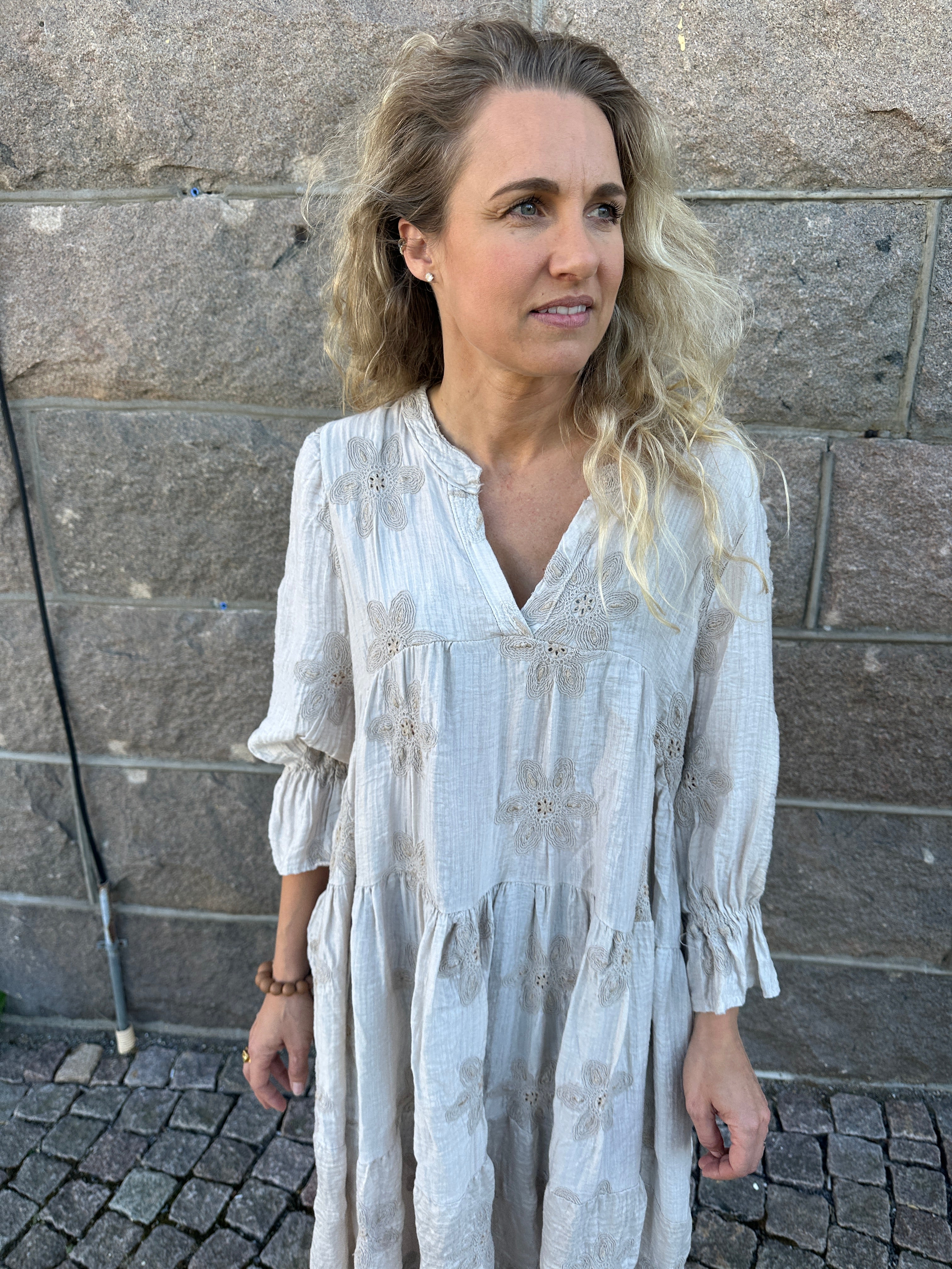 Dress W Embrodery Beige