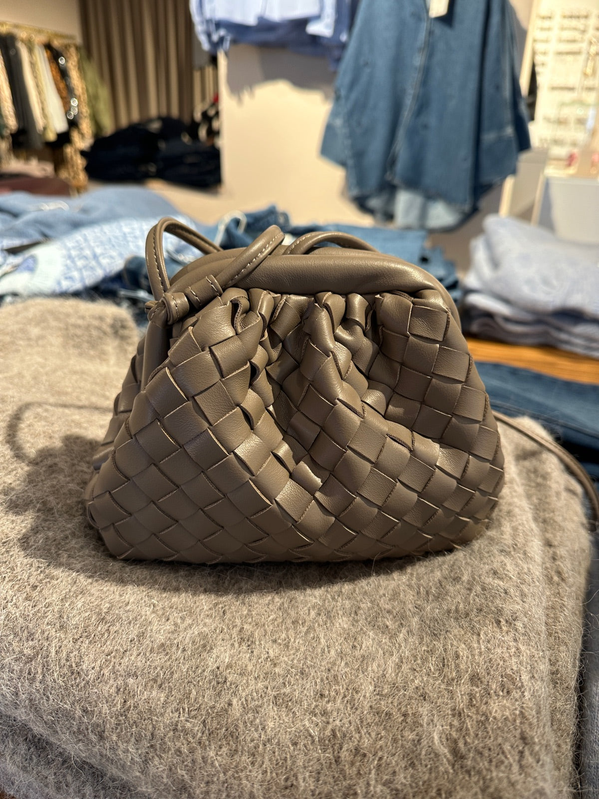 Dumpling Bag Braided Taupe