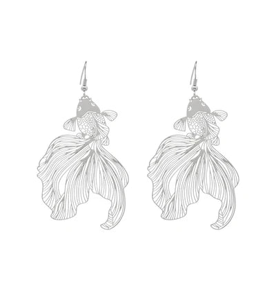 Golfish Earrings Silver - BECCASIN STORE - Silver örhänge shaped like delicate flowing fish fins, elegant smycke with intricate details.