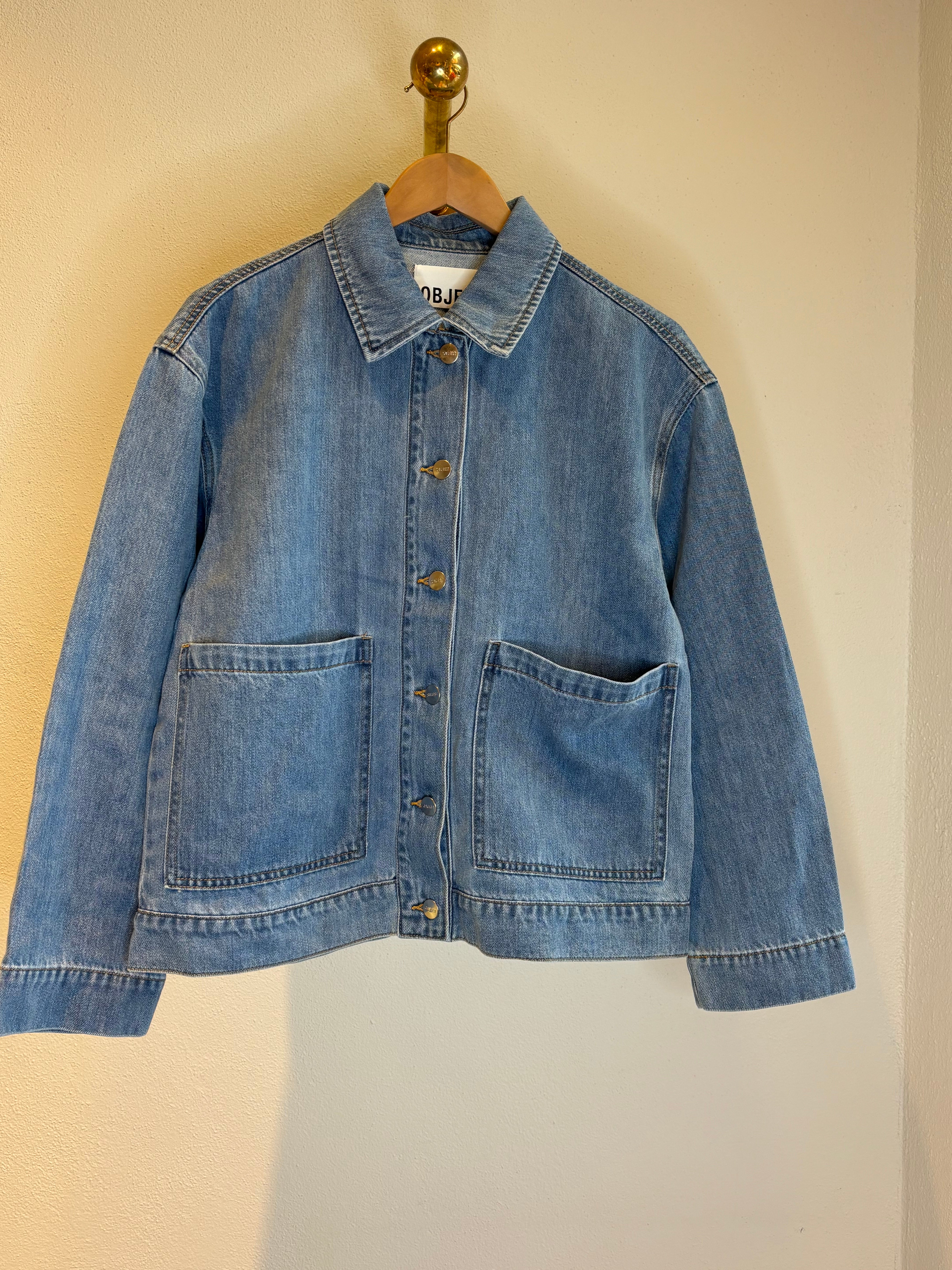 Objrosie Re Long Sleeve Overshirt Light Blue Denim. Blå jeans skjorta