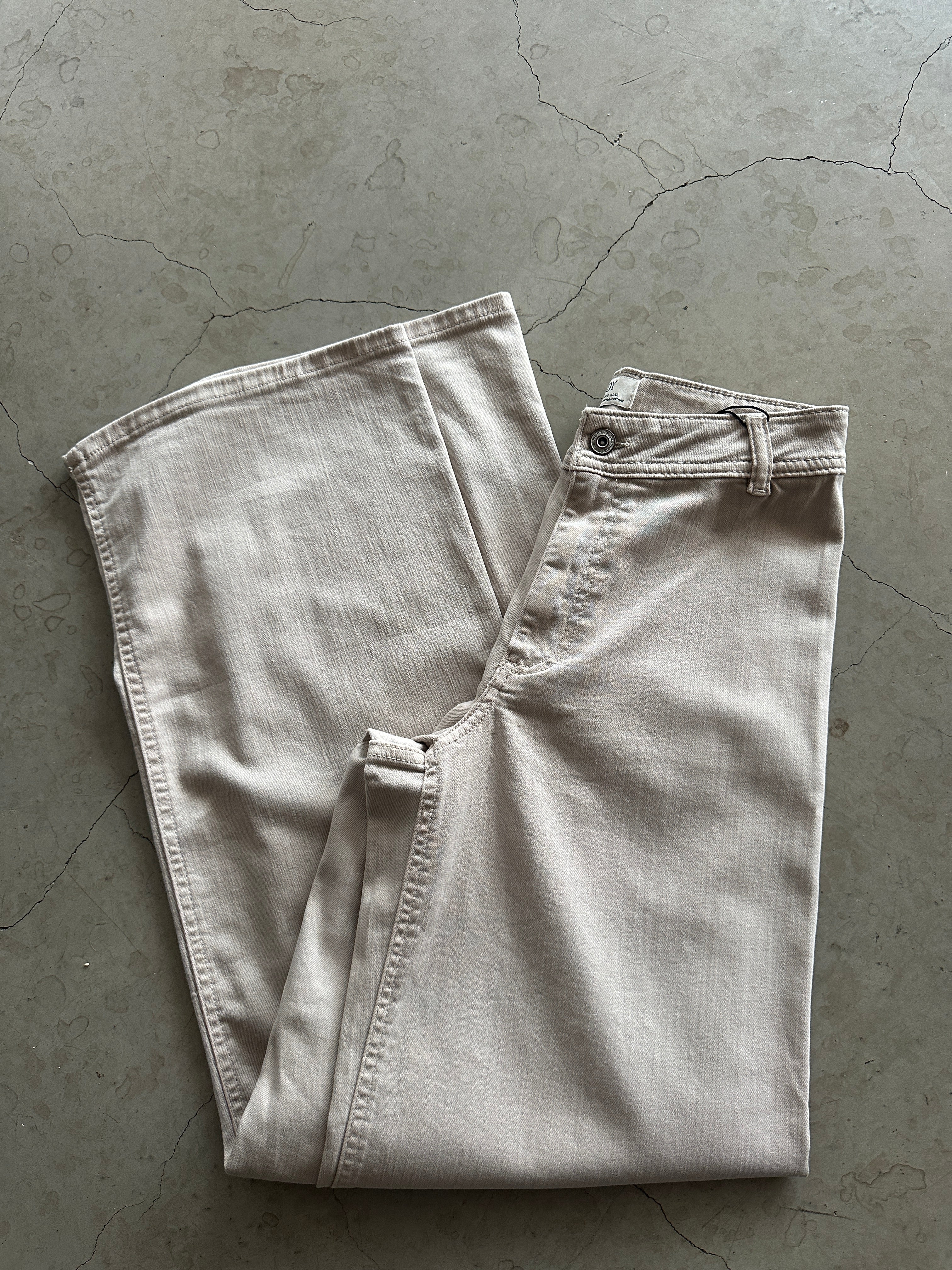 Jdyiris Stretch Hw Wide Pant Chateau Gray. Ljust gråa jeans med en rak passform och hög midja.