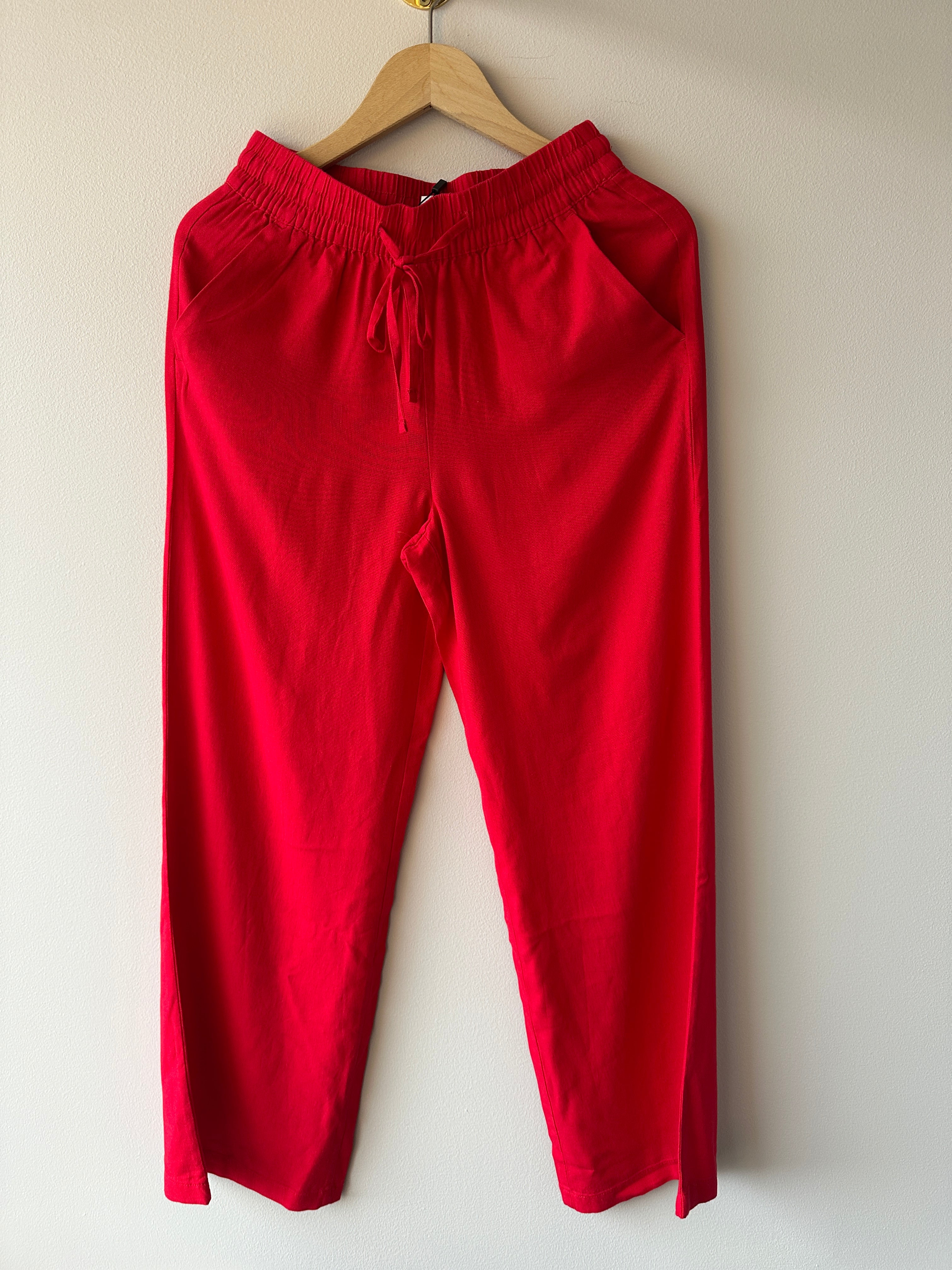 Röd byxa i linneblandning