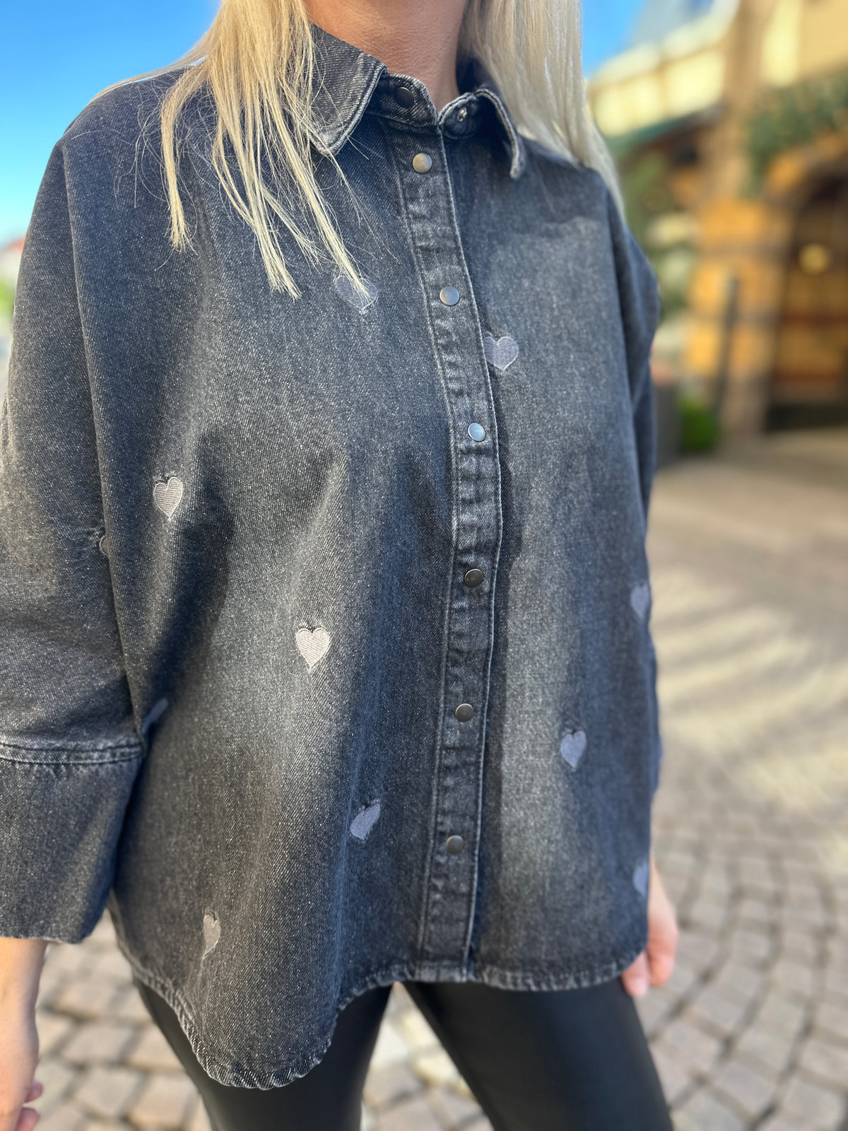 Onlgrace Heart Emb Shirt Washed Black Heart Emb