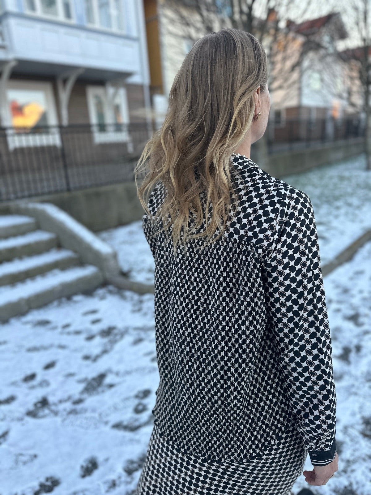 Onljane Life Long Sleeve Plisse Shirt Black Chic Me