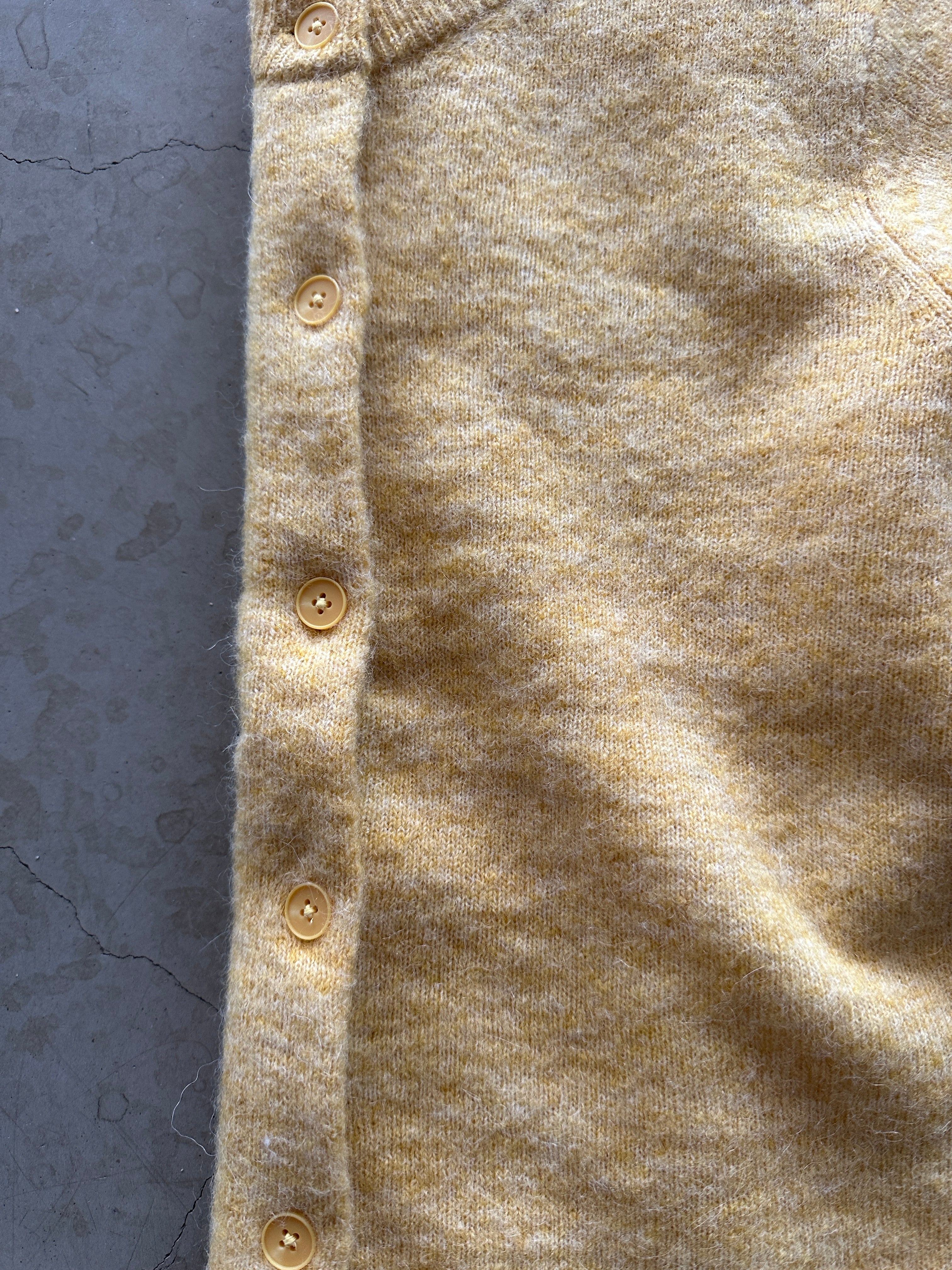 Slflulu Knit Cardigan Ochre Melange. Gul slickad kortärmad kofta.