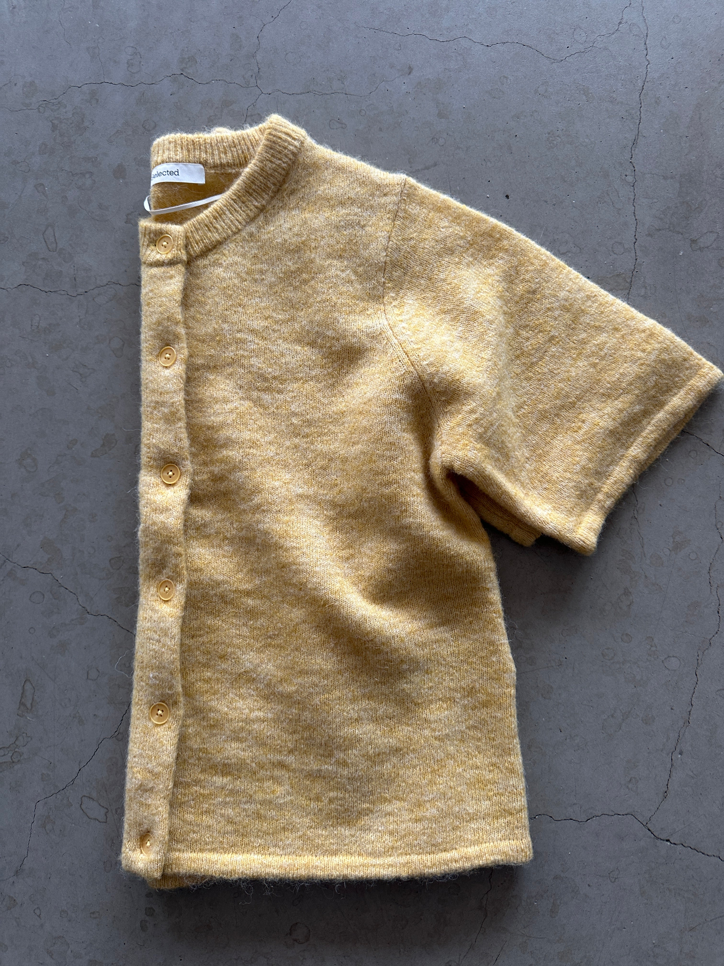 Slflulu Knit Cardigan Ochre Melange. Gul slickad kortärmad kofta.