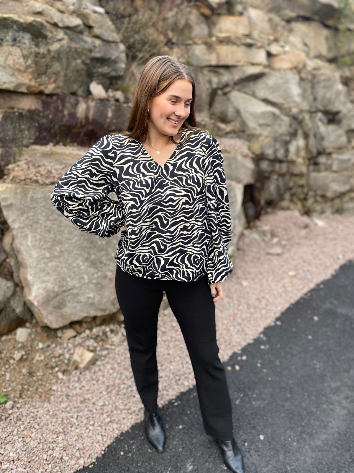 Objleonora Long Sleeve V Neck Top Black Sandshell Animal