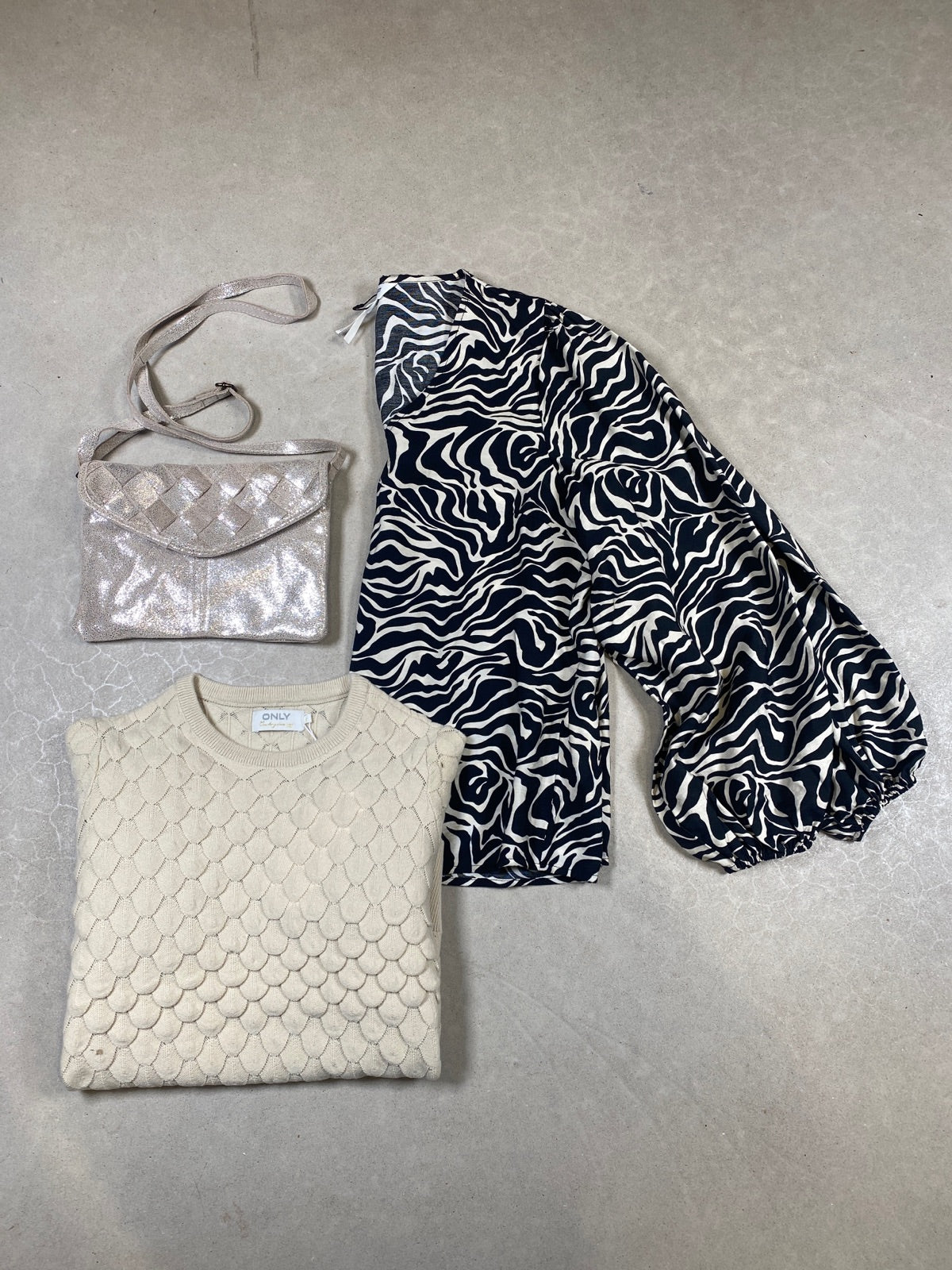 Objleonora Long Sleeve V Neck Top Black Sandshell Animal