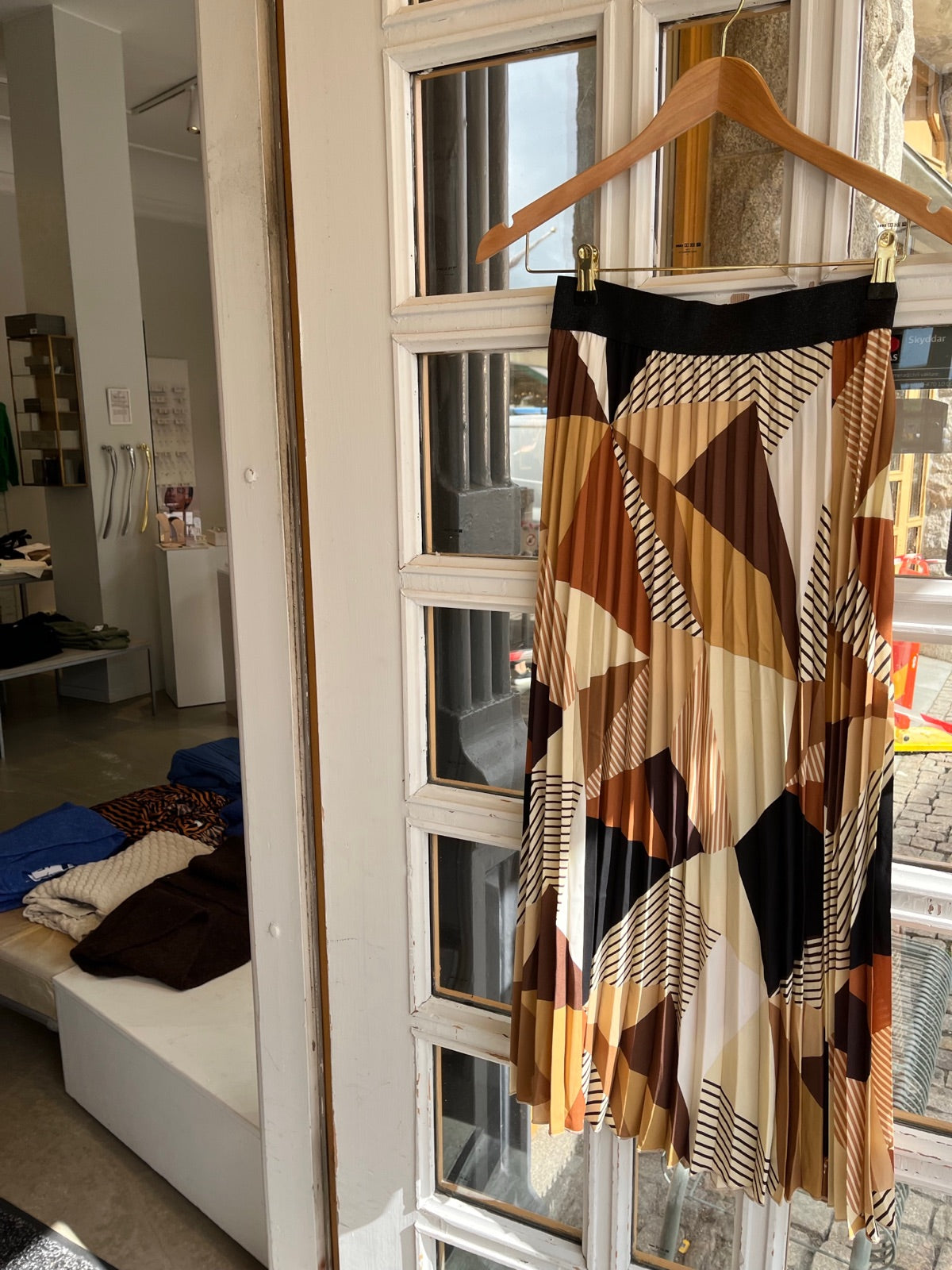 Onlsimone Life Midi Plisse Skirt Toasted Coconut Poetic Graphic