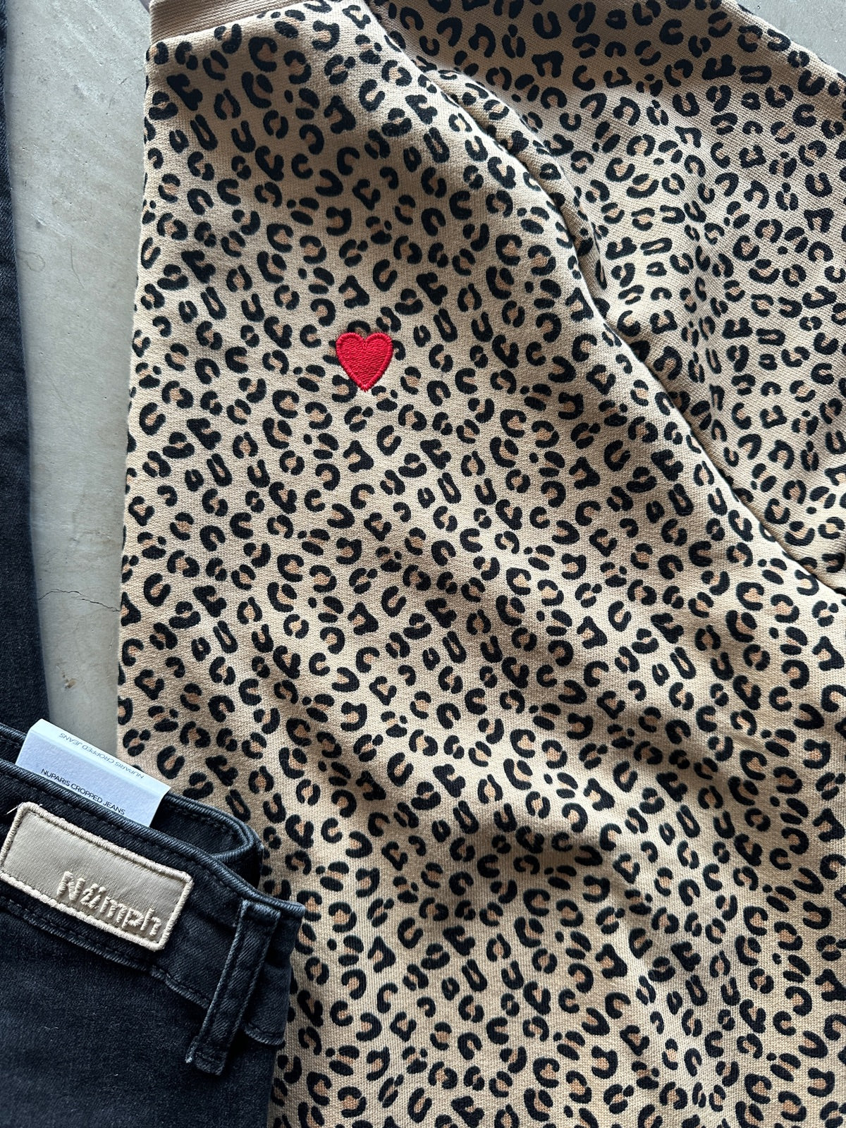 Pcgreta Long Sleeve Emb  Sweat Cloud Dancer Leopard  Red Heart Emb