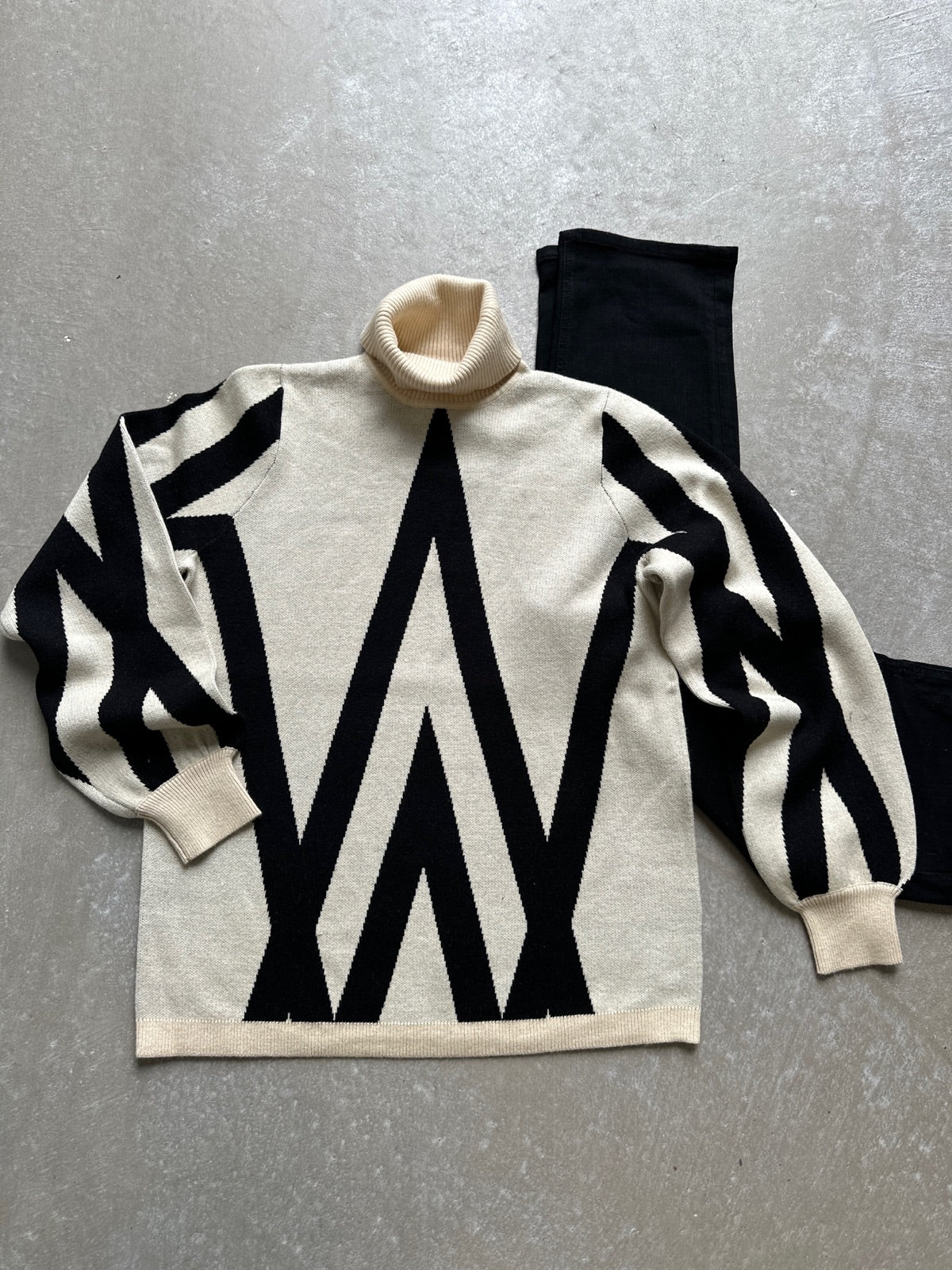 Objray Long Sleeve Knit Rollneck Pullover Sandshell Black Graphic