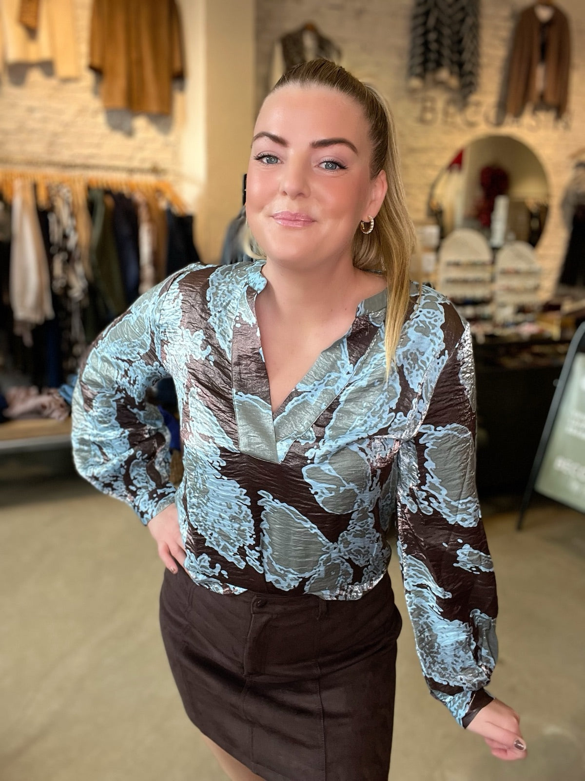 Objyeva Long Sleeve Re V Neck Top Seal Brown Air Blue  Laurel Wreathtrooper