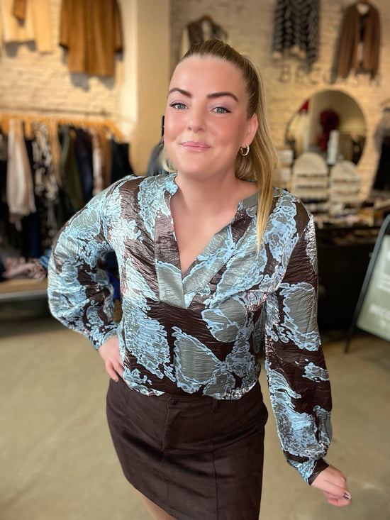 Objyeva Long Sleeve Re V Neck Top Seal Brown Air Blue  Laurel Wreathtrooper