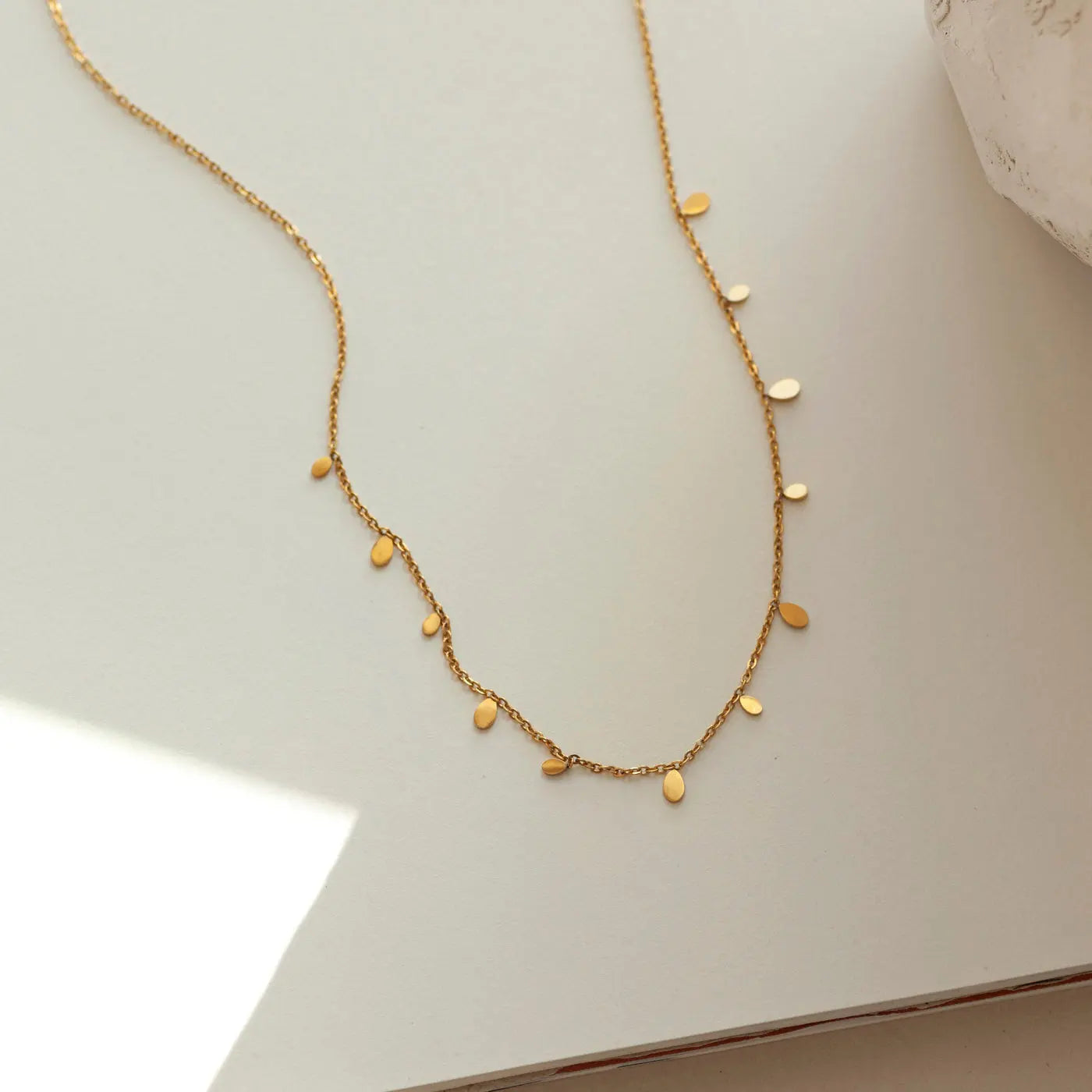 Lia - Tiny Oval Necklace† Stainless Steel - Gold