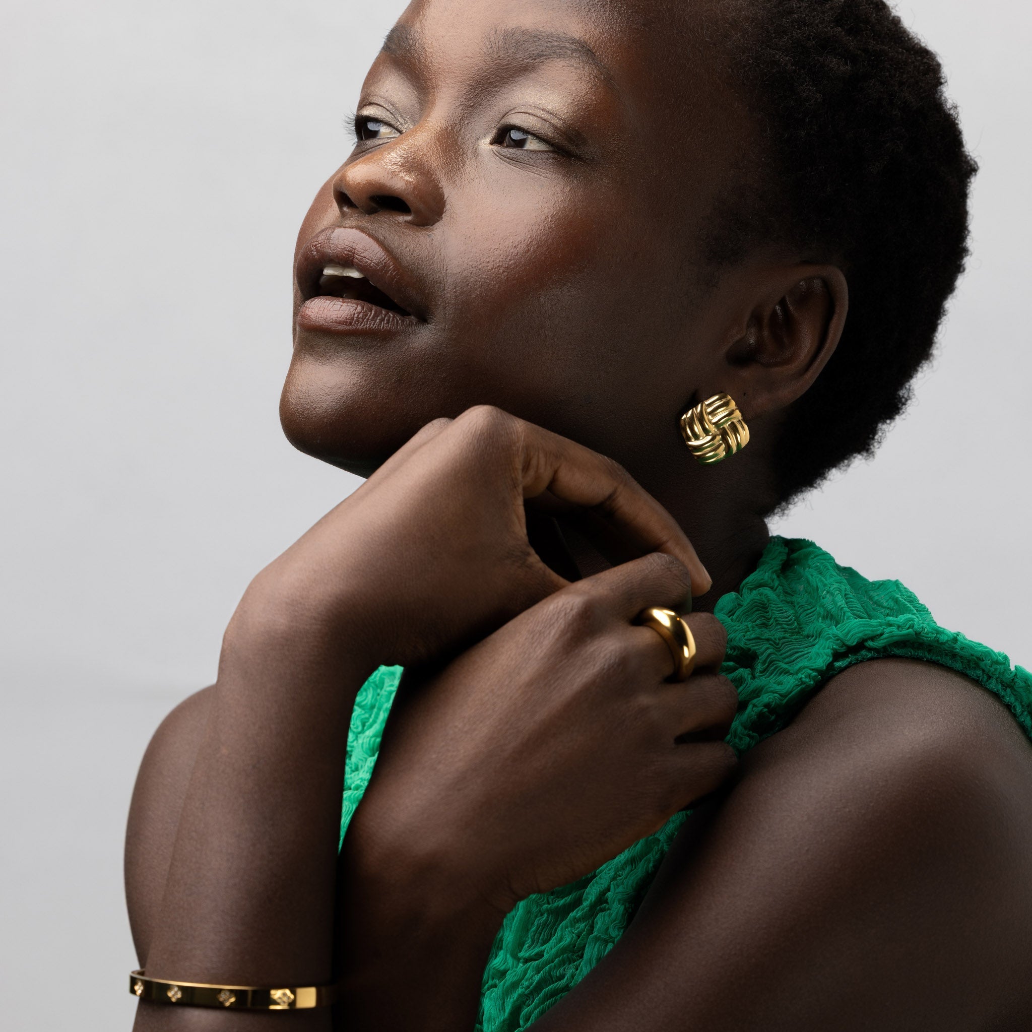 Hilde - Knot Stud Earrings Stainless Steel - Gold