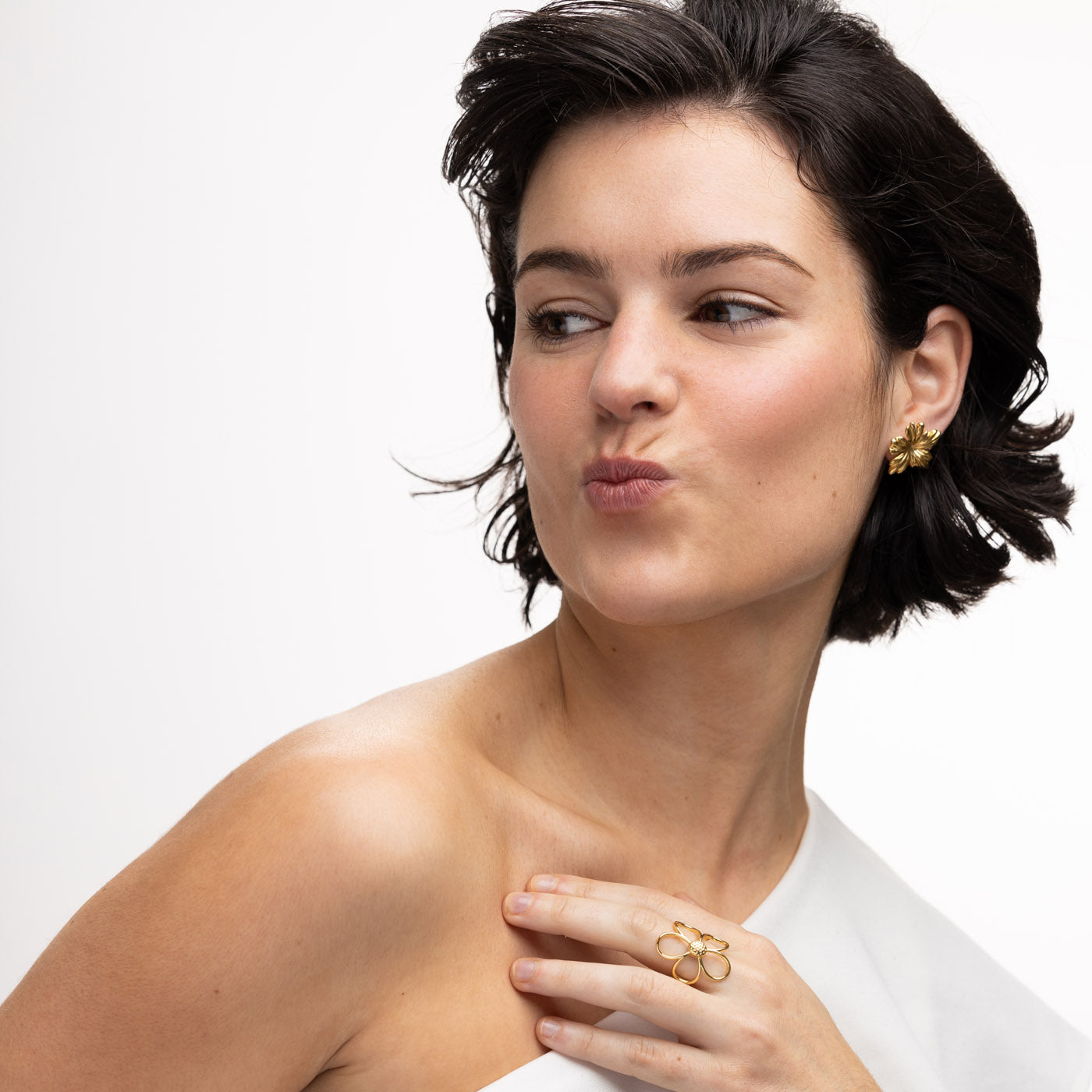 Mabel - Flower Stud Earrings Stainless Steel - Gold