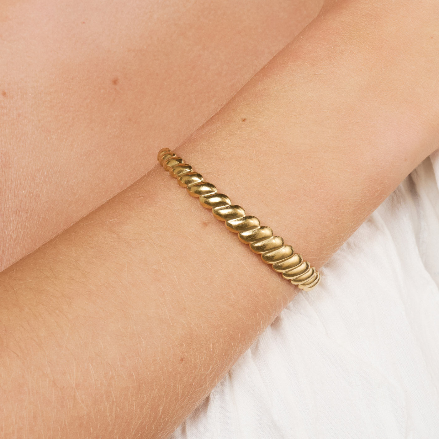 Isabel - Croissant Bangle Bracelet Stainless Steel - Gold