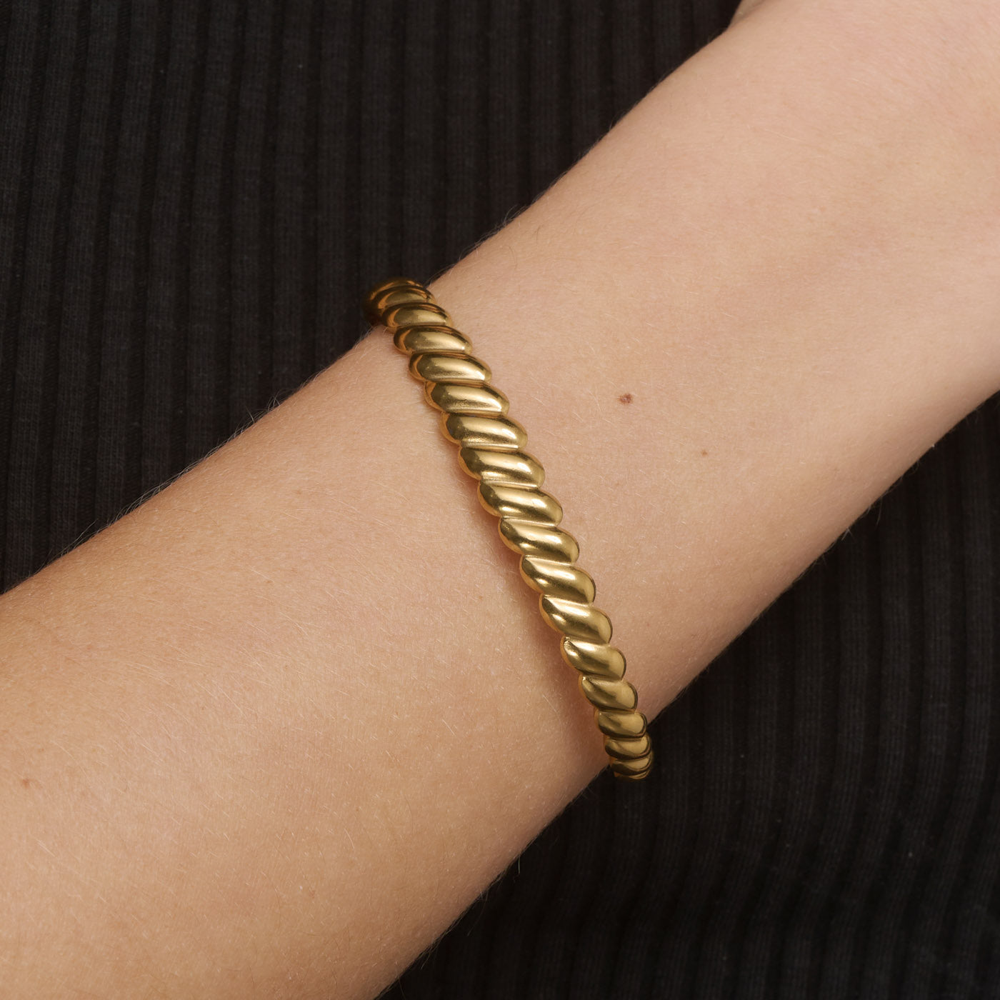 Isabel - Croissant Bangle Bracelet Stainless Steel - Gold