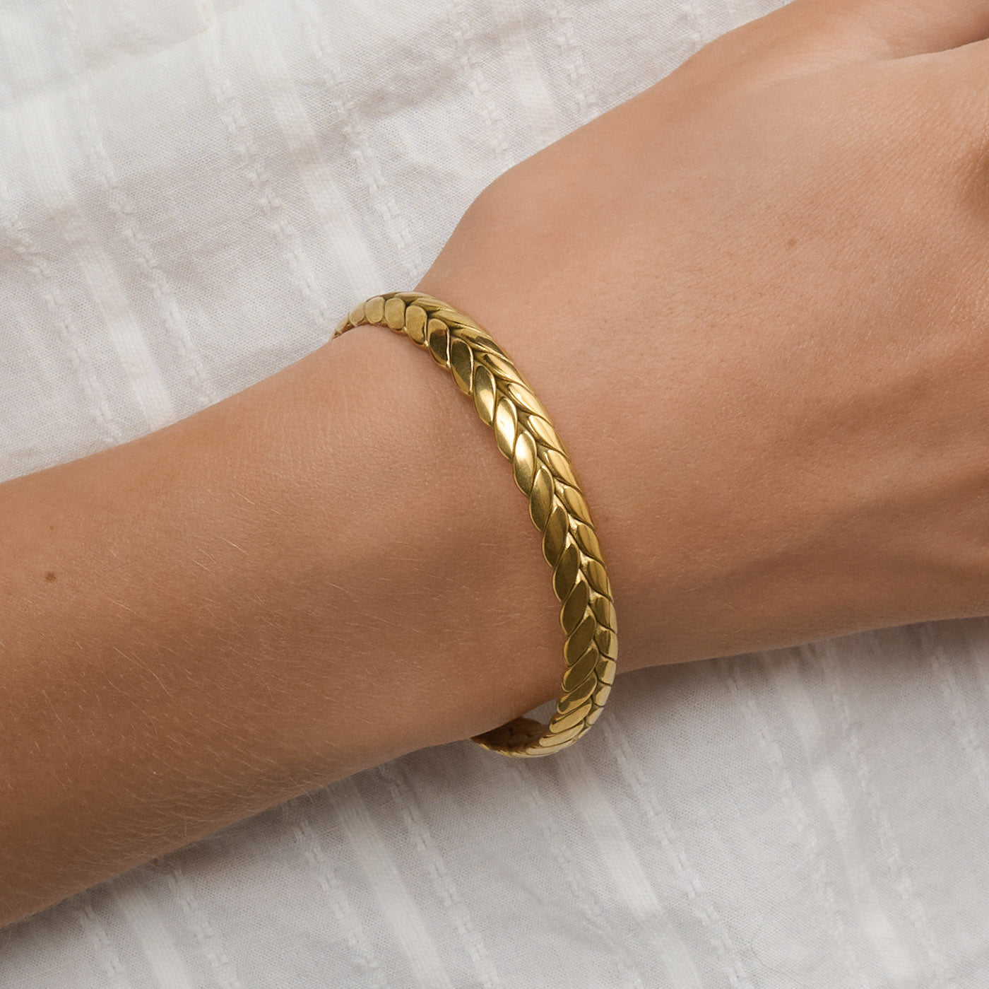 Silje - Braid Bangle Bracelet Stainless Steel - Gold Gold
