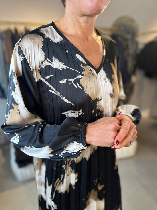 Bitten Pleat Dress N Golden Dream