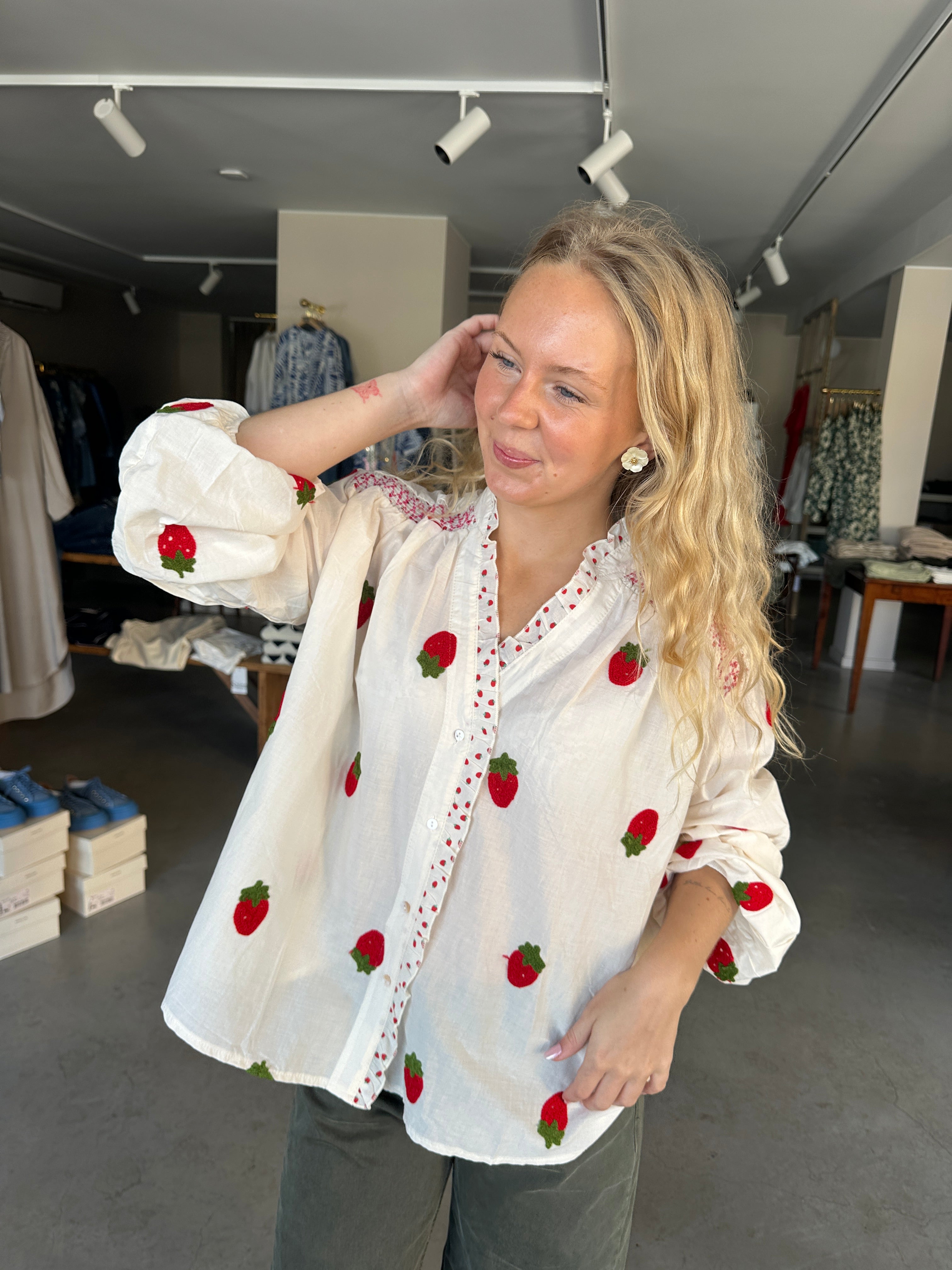 Boheme Shirt Strawberry Embrodery