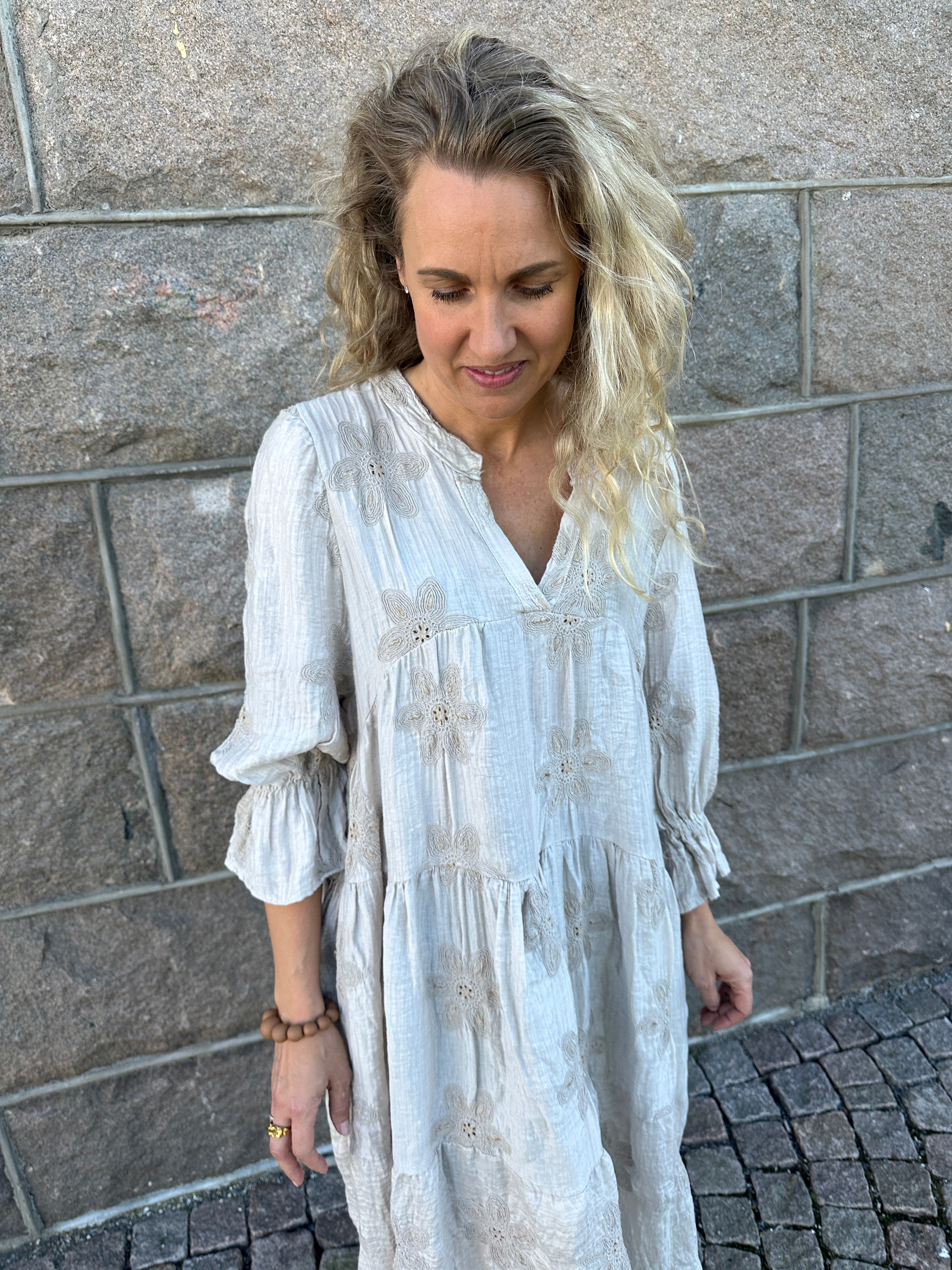 Dress W Embrodery Beige