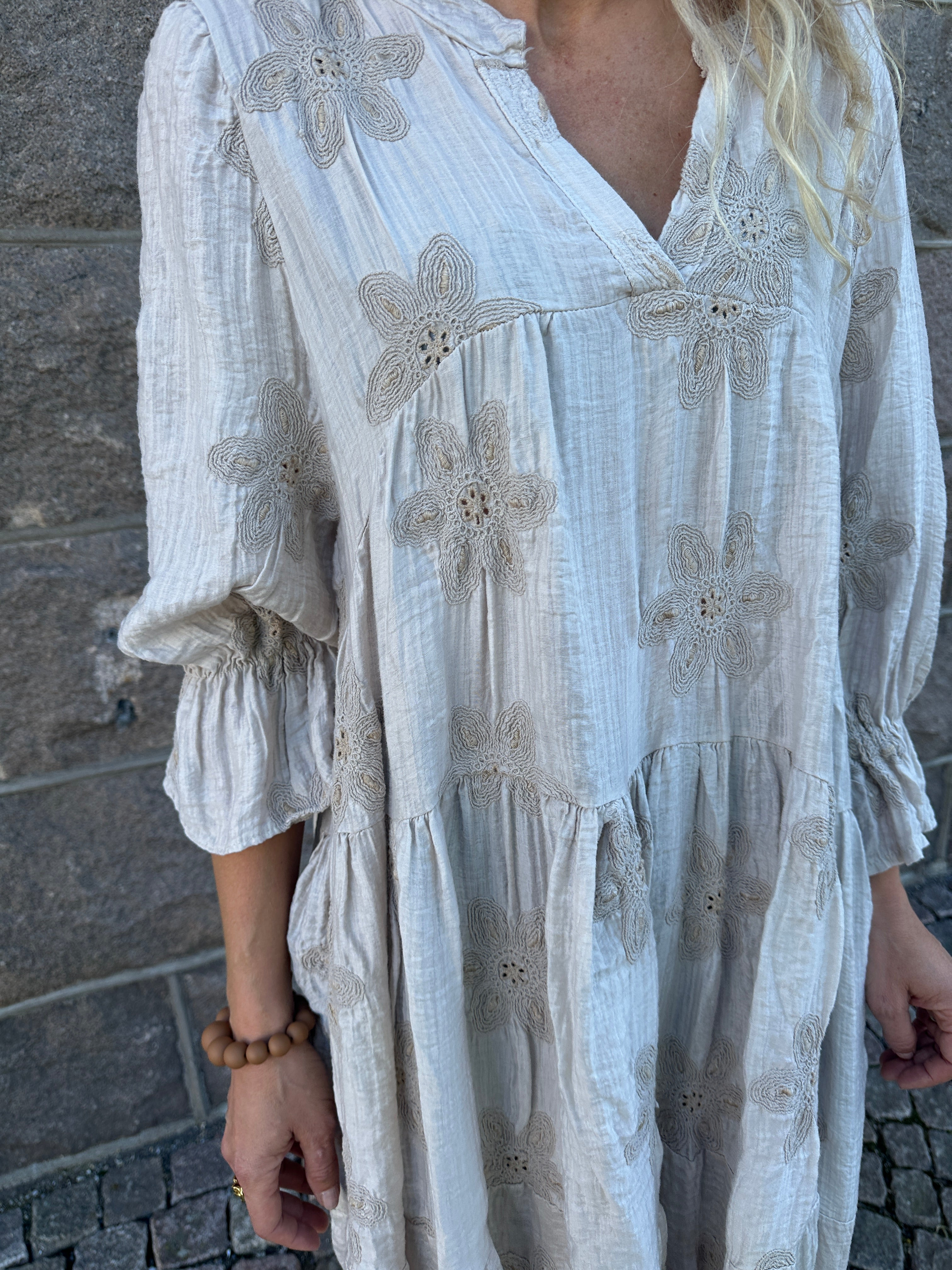 Dress W Embrodery Beige