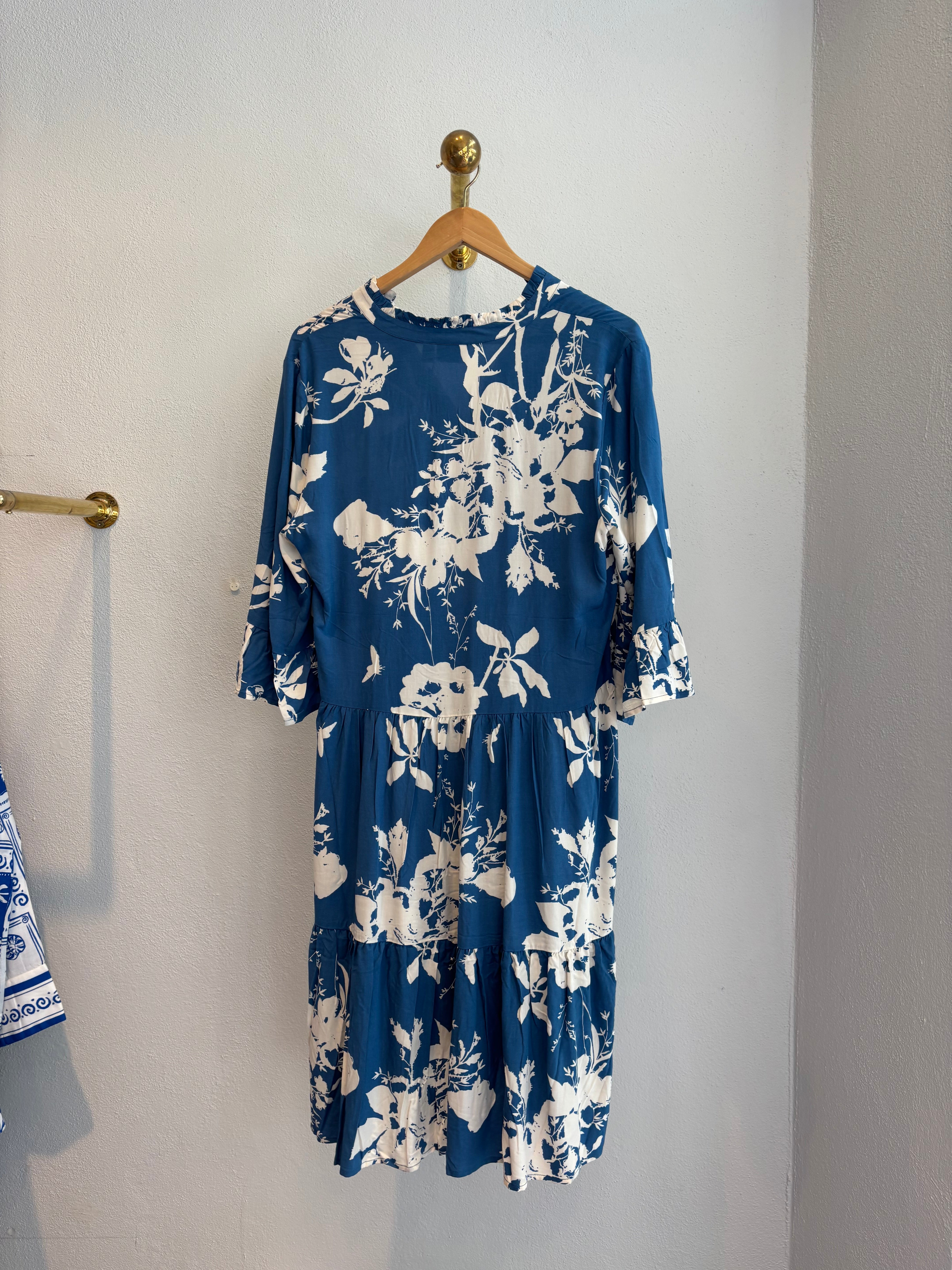 Eda Dress Vallarta Blue Flower Bouquet