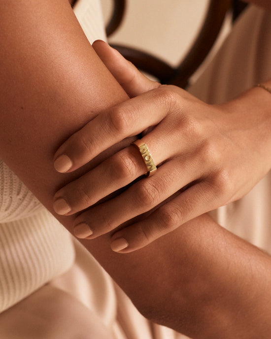 Signet Ring Mom Gold