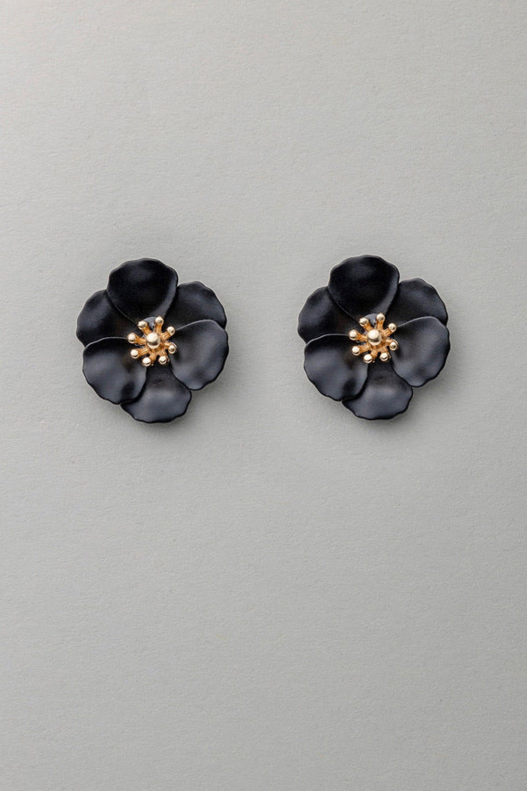 Flower Small Earrings Pearl Black