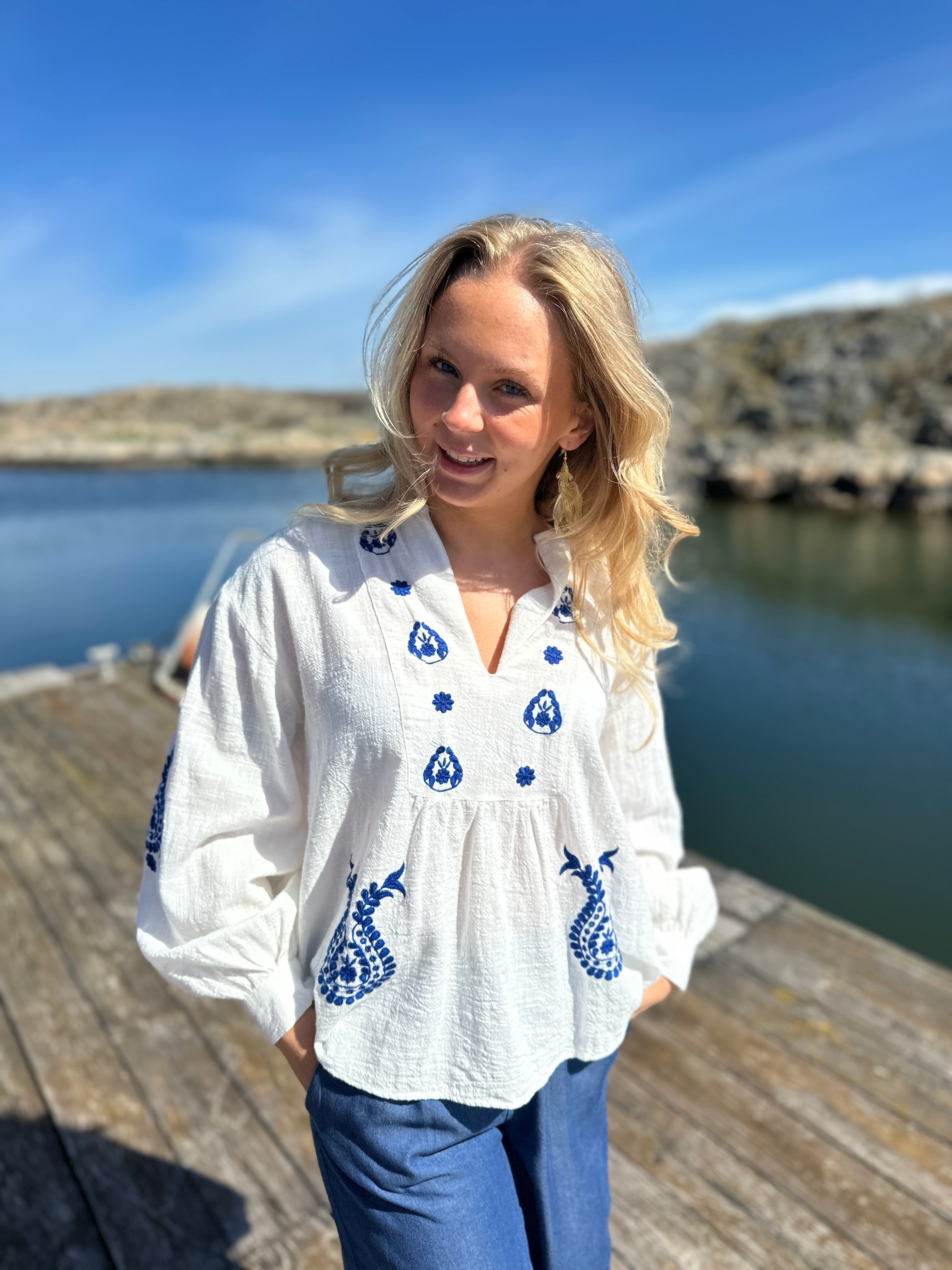 Onlmoon Emb Top Cloud Dancer Blue