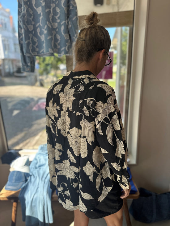 Jdytroya Life Long Sleeve Shirt Dia Black  Tapioca Big Flower