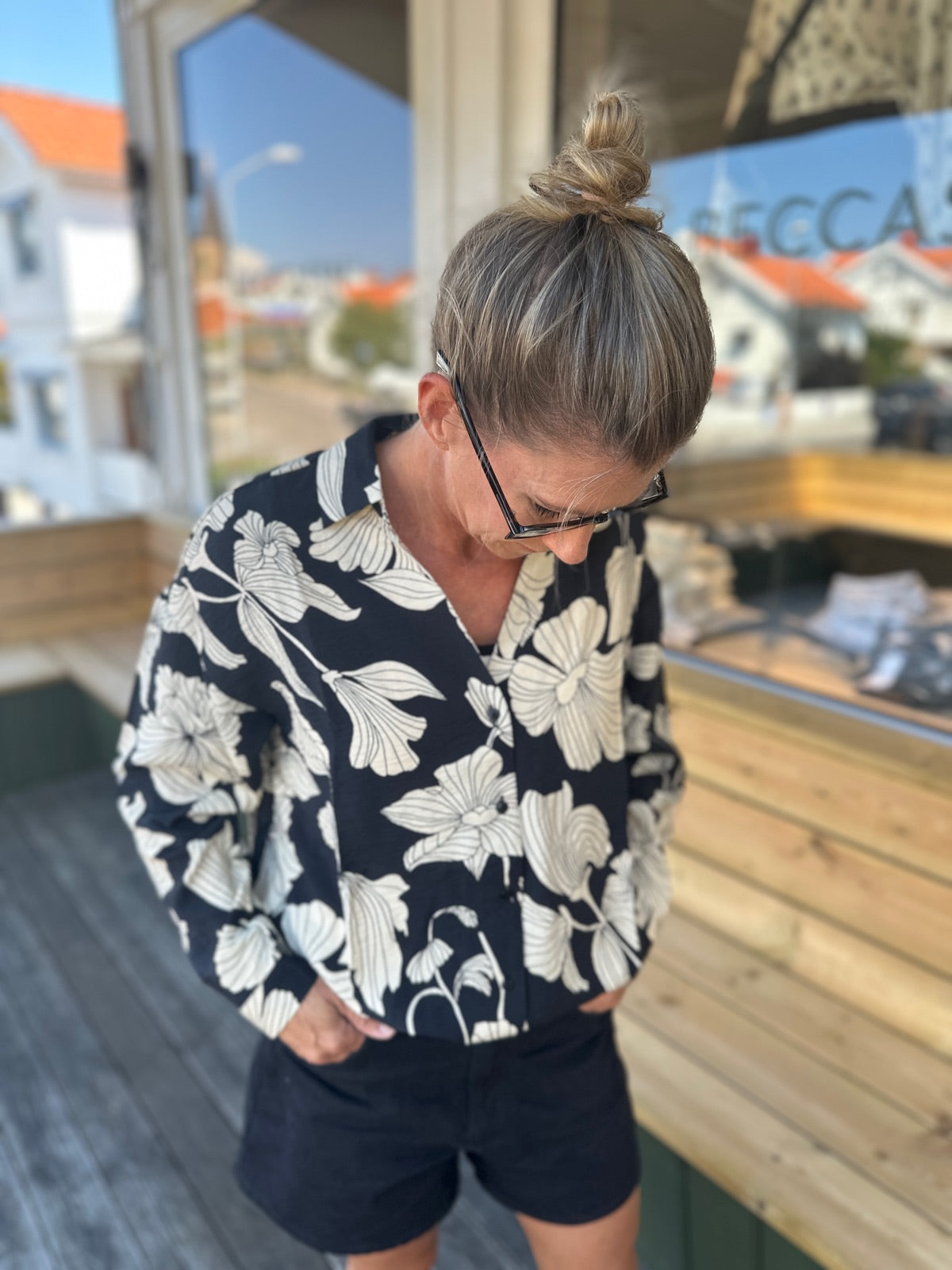 Jdytroya Life Long Sleeve Shirt Dia Black  Tapioca Big Flower
