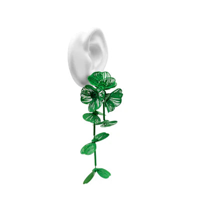 Jessica Earrings Green - BECCASIN STORE - Green floral dangle örhänge with detailed petals and leaves, elegant smycke design.