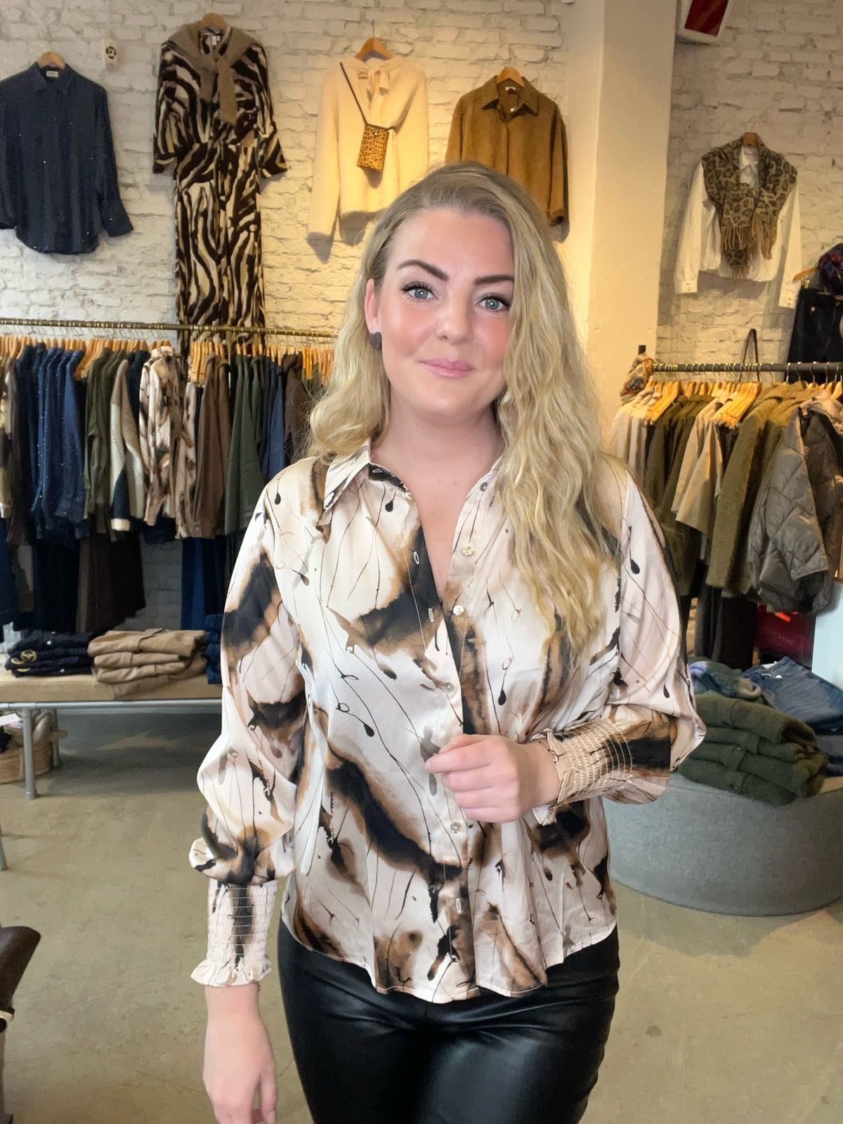 Melba Printed Blouse M Camel Drawing