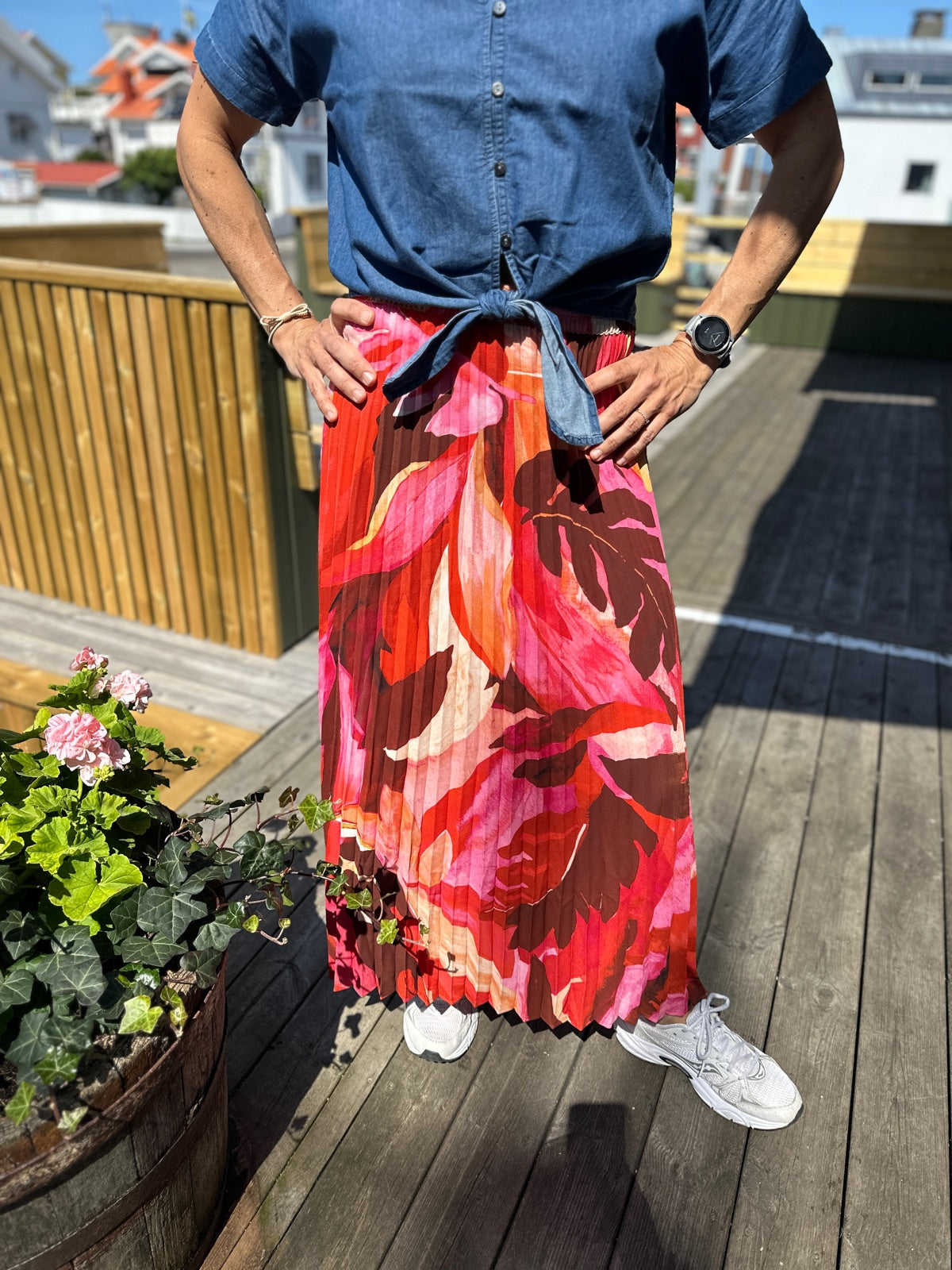 Onlalma Life Poly Plisse Skirt Russet Brown  Leafy Charm