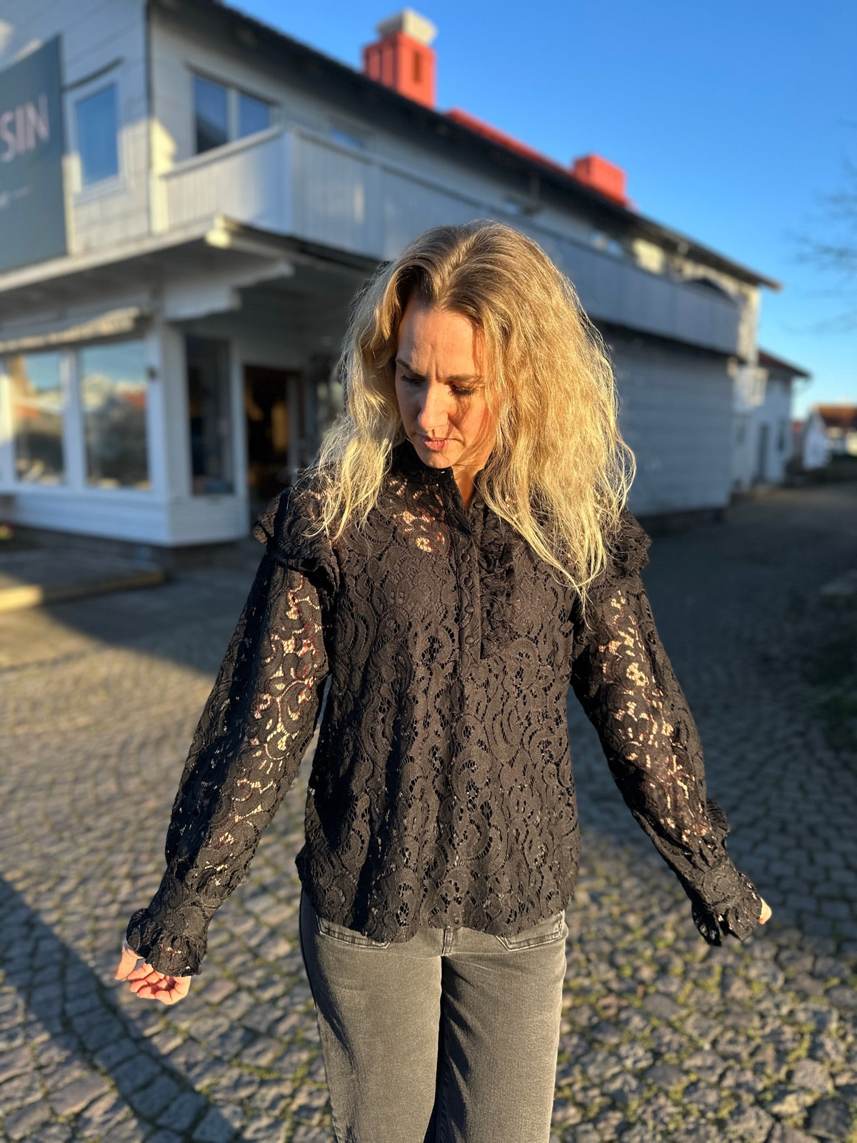 Onlalva Long Sleeve Lace Frill Top Black