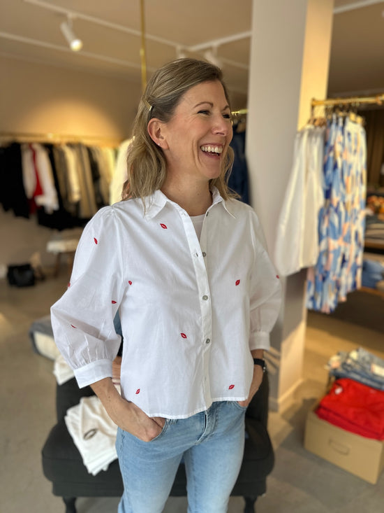 Onlcandy Cropped Shirt Bright White Emb High Risk Red Lips