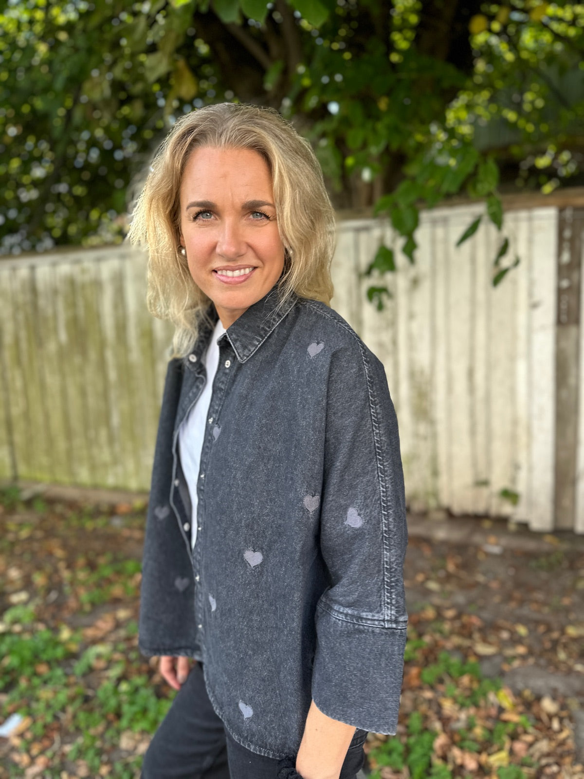 Onlgrace Heart Emb Shirt Washed Black Heart Emb