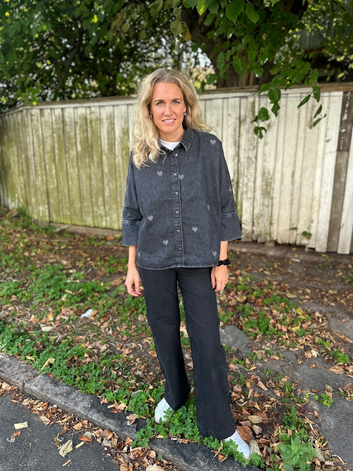 Onlgrace Heart Emb Shirt Washed Black Heart Emb