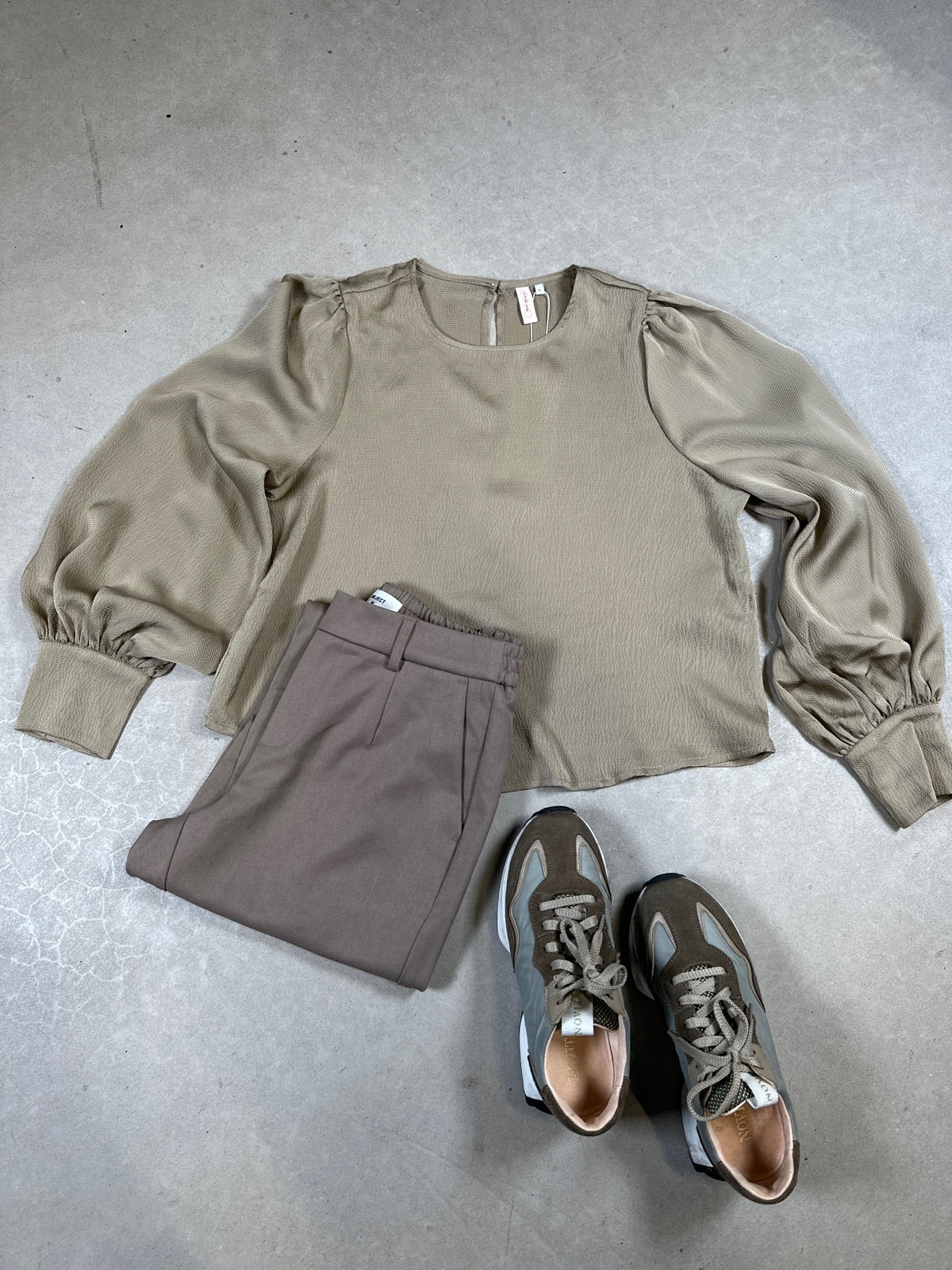 Onljovana Ruby Long Sleeve O Neck Top Weathered Teak