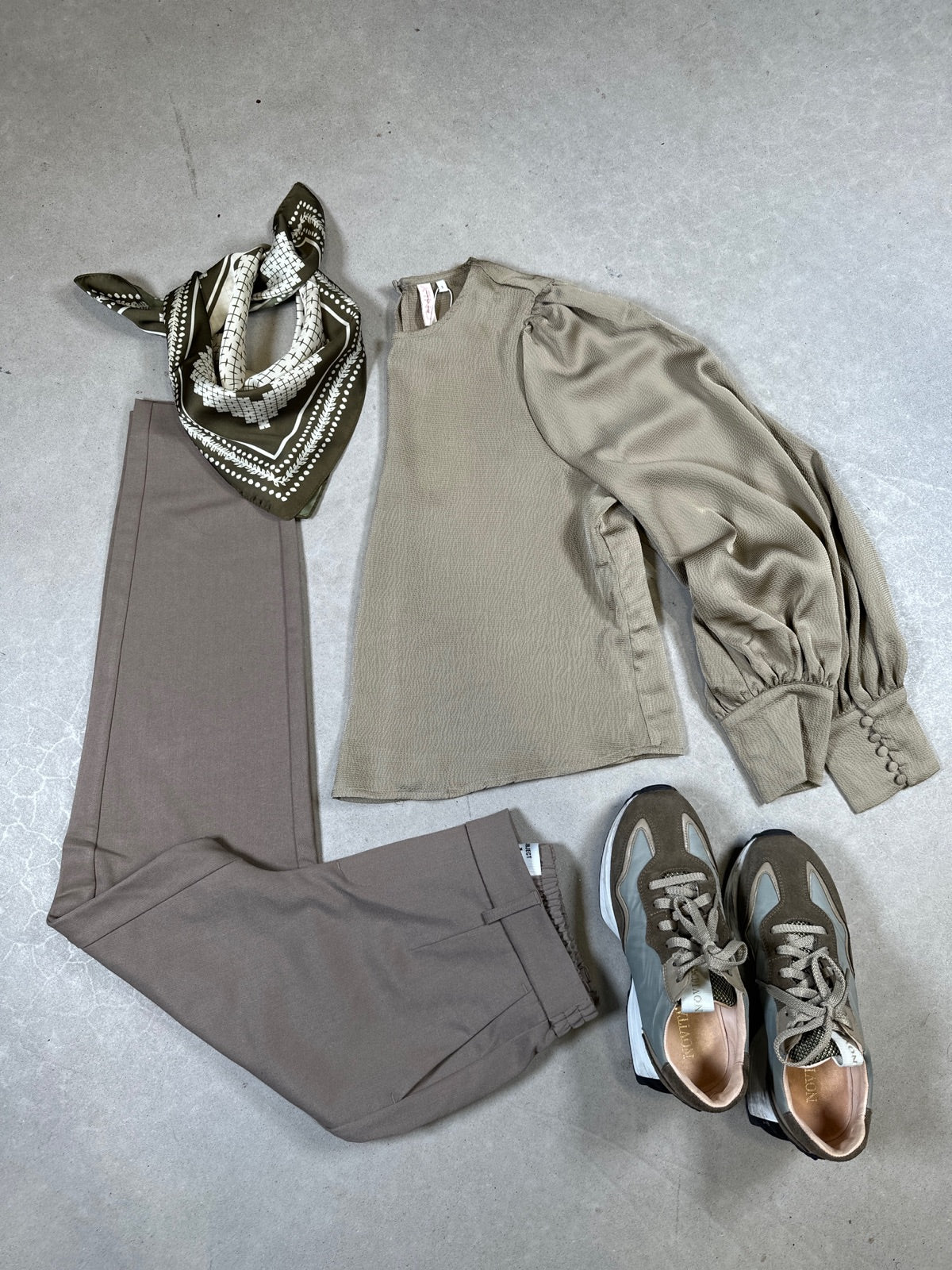 Onljovana Ruby Long Sleeve O Neck Top Weathered Teak