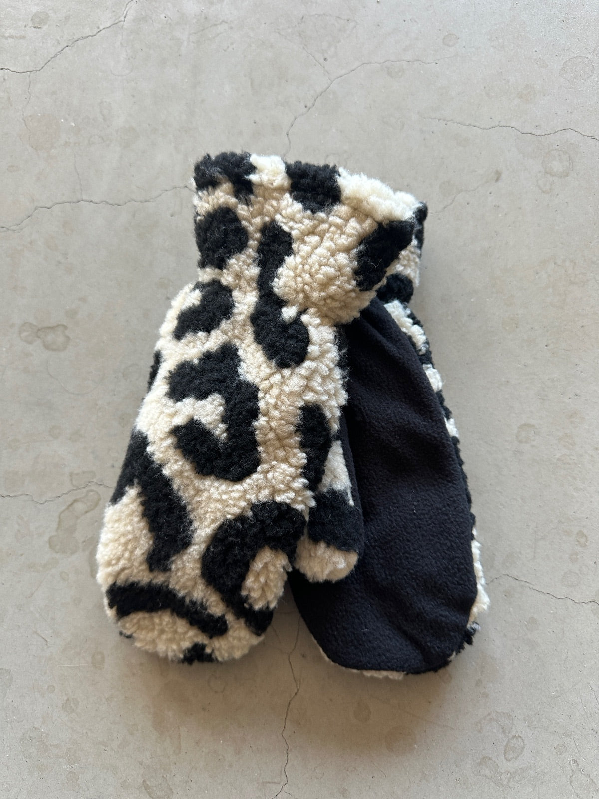 Onlkarolina Teddy Mittens Birch Black Leo