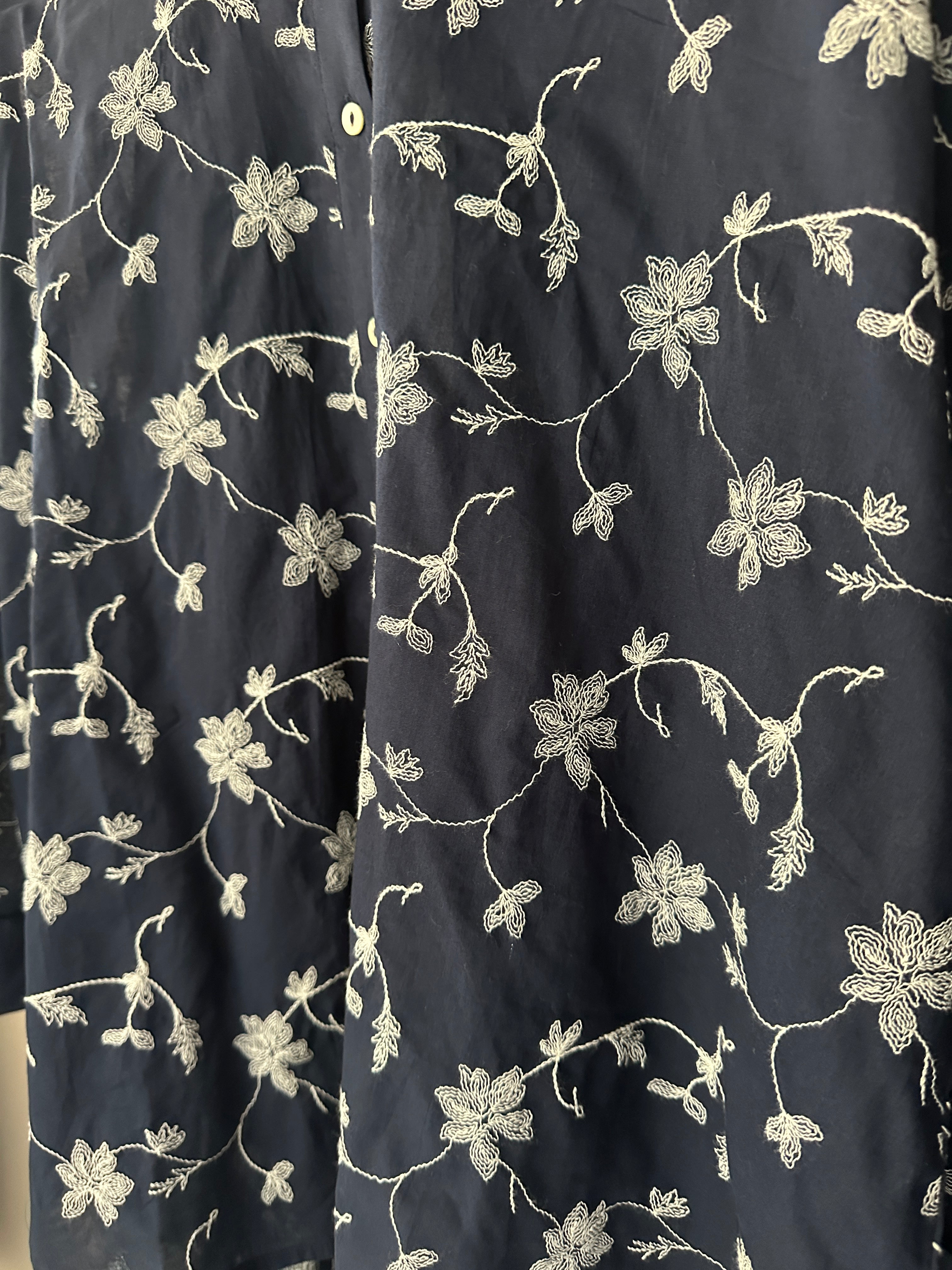 Onlnew Lina Grace Long Sleeve Emb Shirt Navy Blazer Embroidery. Mörkblå oversize skjorta med brodyr. 