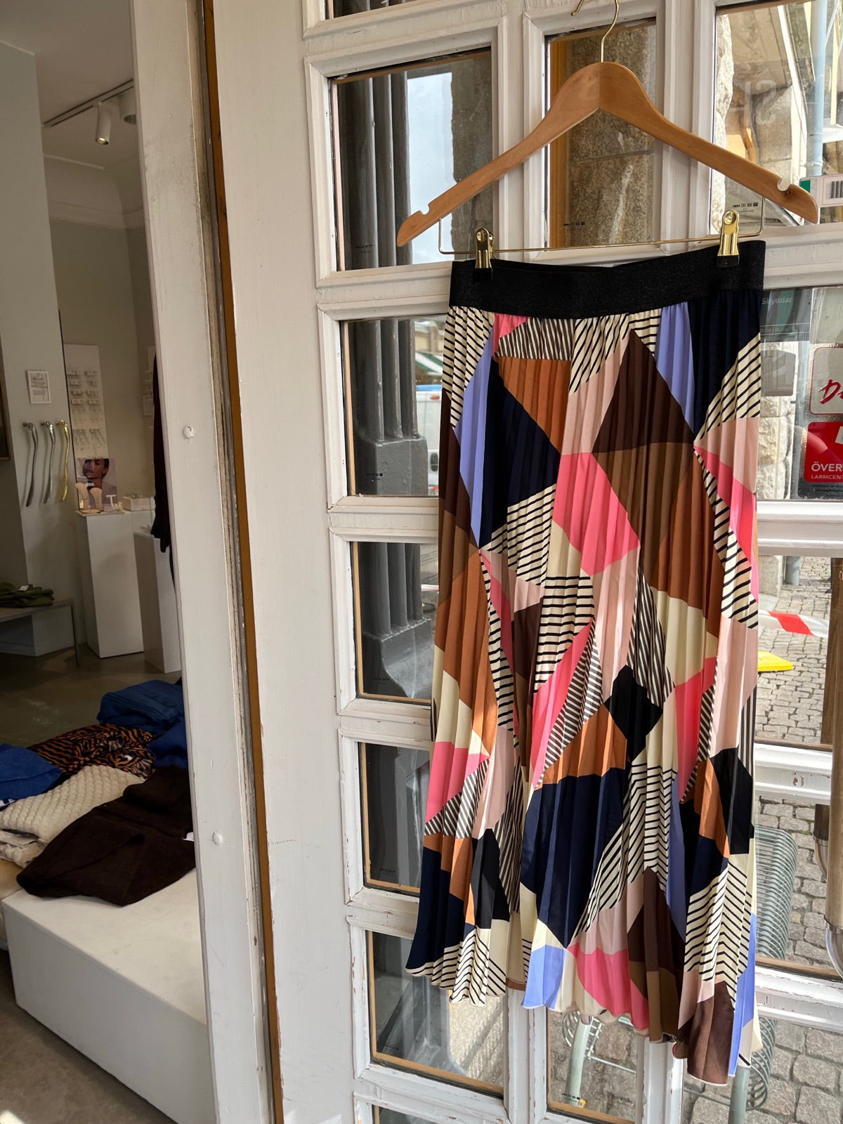 Onlsimone Life Midi Plisse Skirt Confetti Poetic Graphic